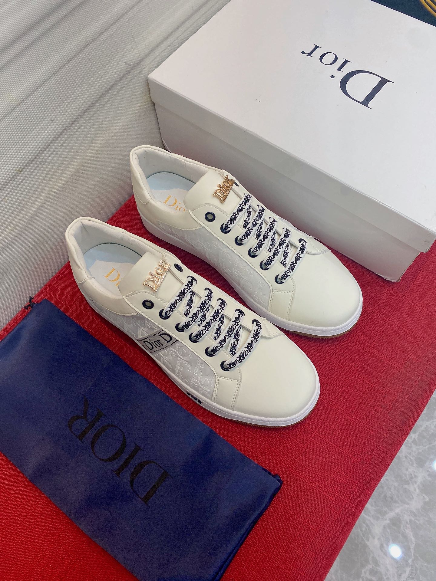 I0 迪奥 官网 最 2022精心打造，引爆全场不断创新的国际品牌 此款男士四季运动休闲鞋，原版版本，鞋面采用皮面面料 ，皮垫脚真爆超轻防滑大底，透气舒适以质量说话勇颜色：二色