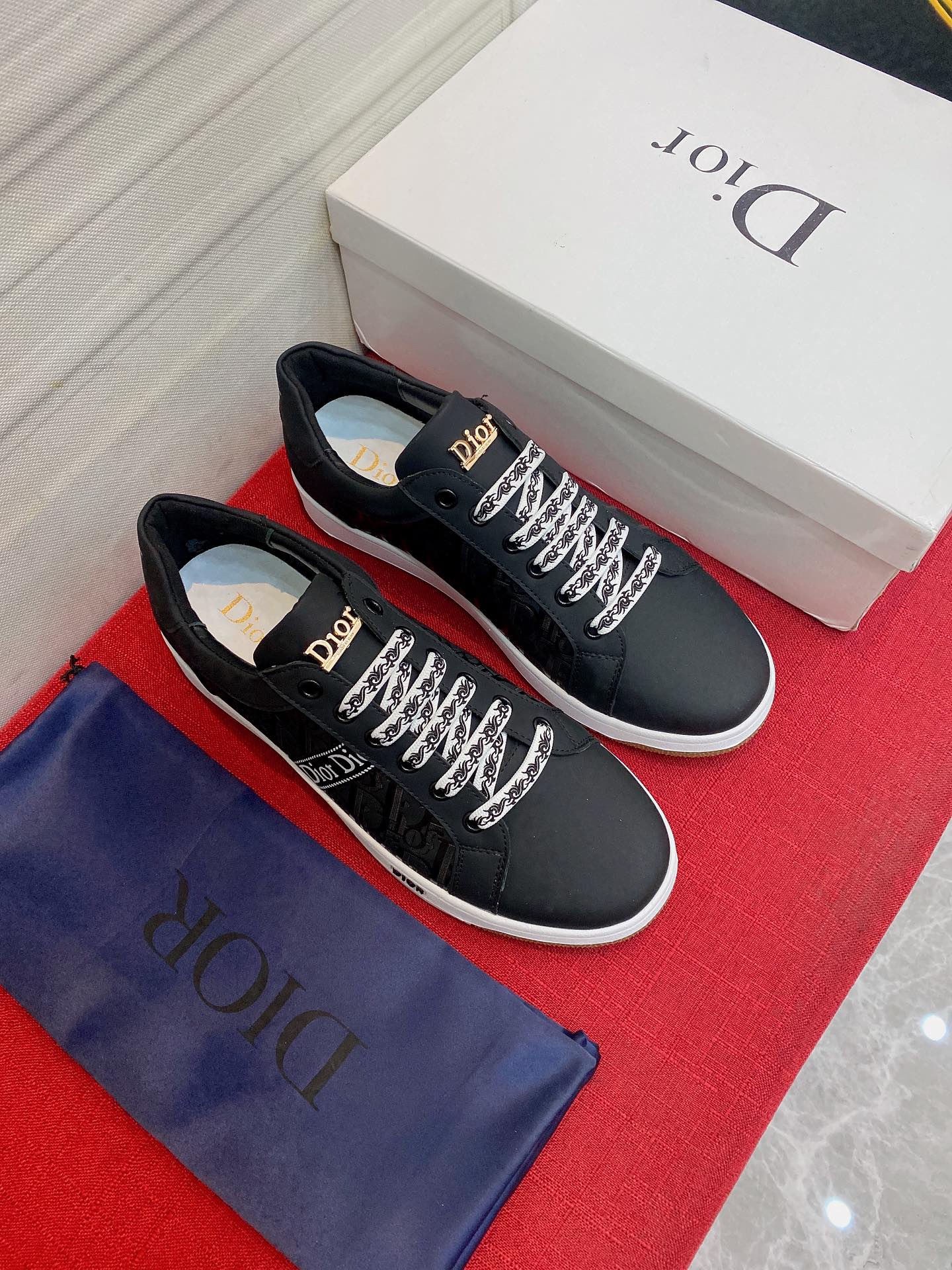 I0 迪奥 官网 最 2022精心打造，引爆全场不断创新的国际品牌 此款男士四季运动休闲鞋，原版版本，鞋面采用皮面面料 ，皮垫脚真爆超轻防滑大底，透气舒适以质量说话勇颜色：二色