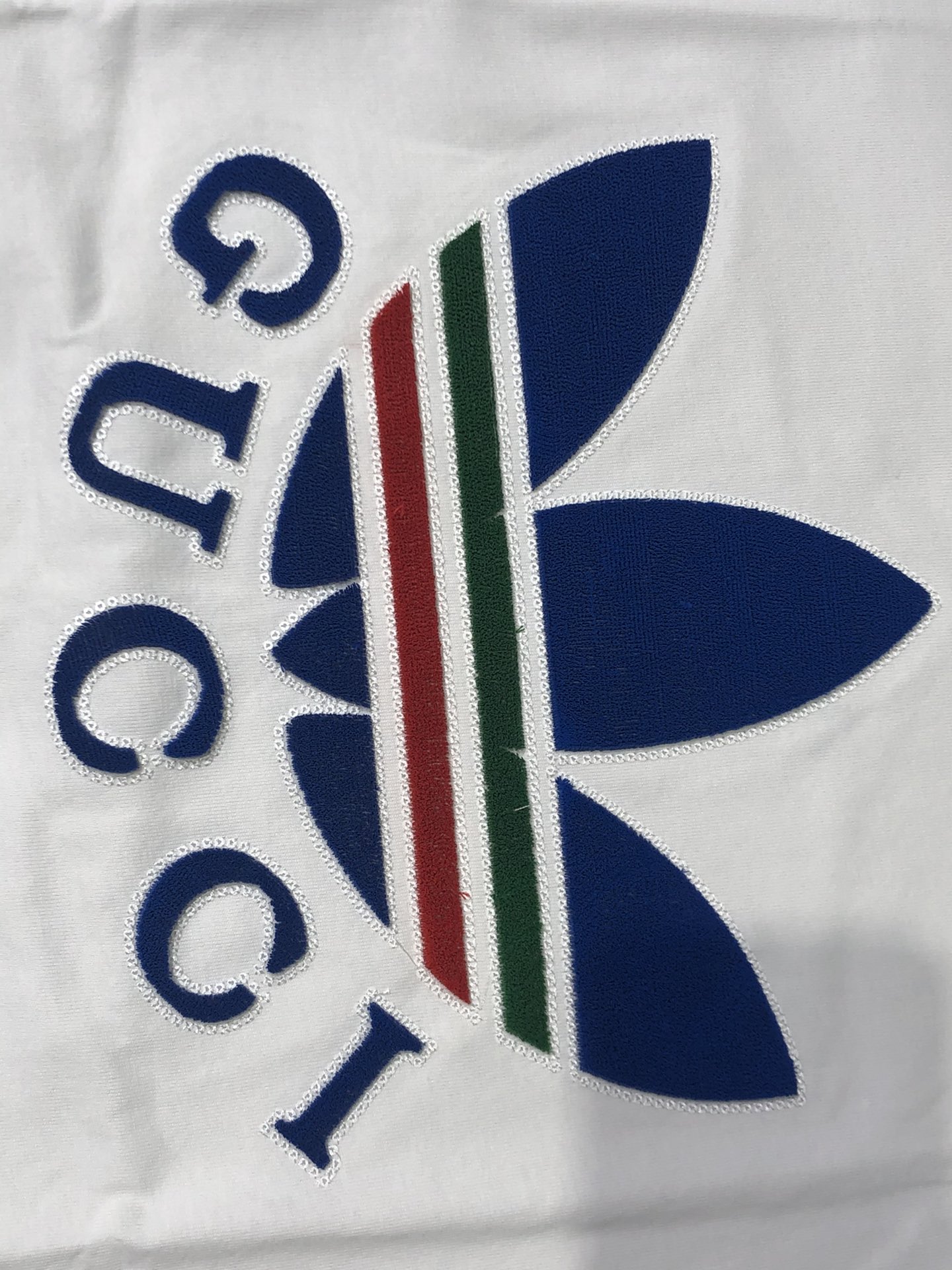 Gu*ci✖️Adi*as 22ss夏季新款重磅联名系列GG三叶草标识压花设计情侣款短袖T恤