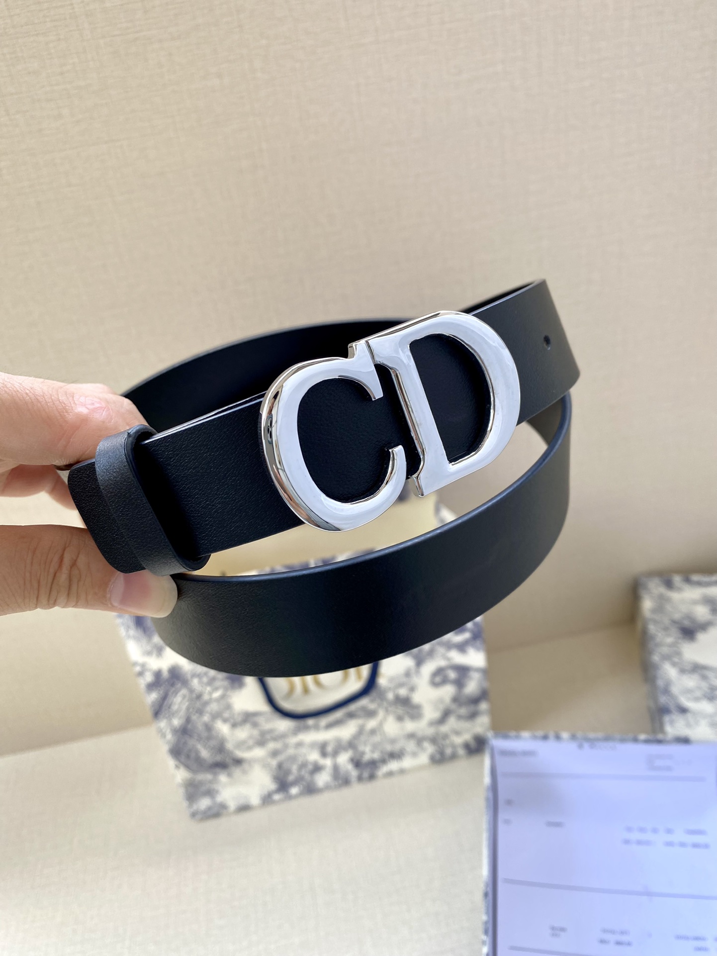 宽度3.0cmDior迪奧爆款平面無線帶身/Saddle两面头层牛皮皮带光亮金属“CD”标志採用進口雙面