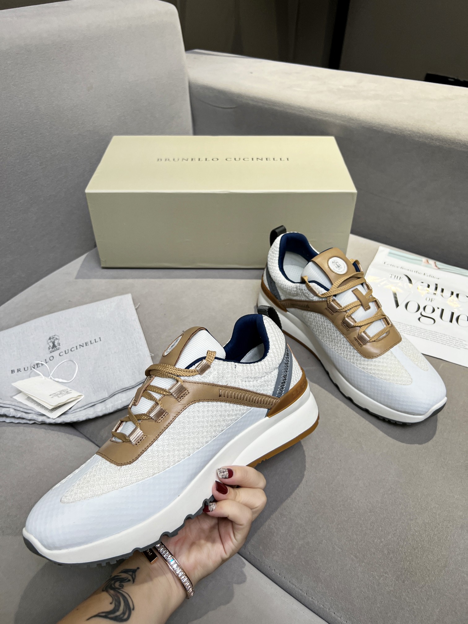 Precio de fábrica La inspiración clásica de BrunelloCucinelli en los Louboutin define la elegancia m