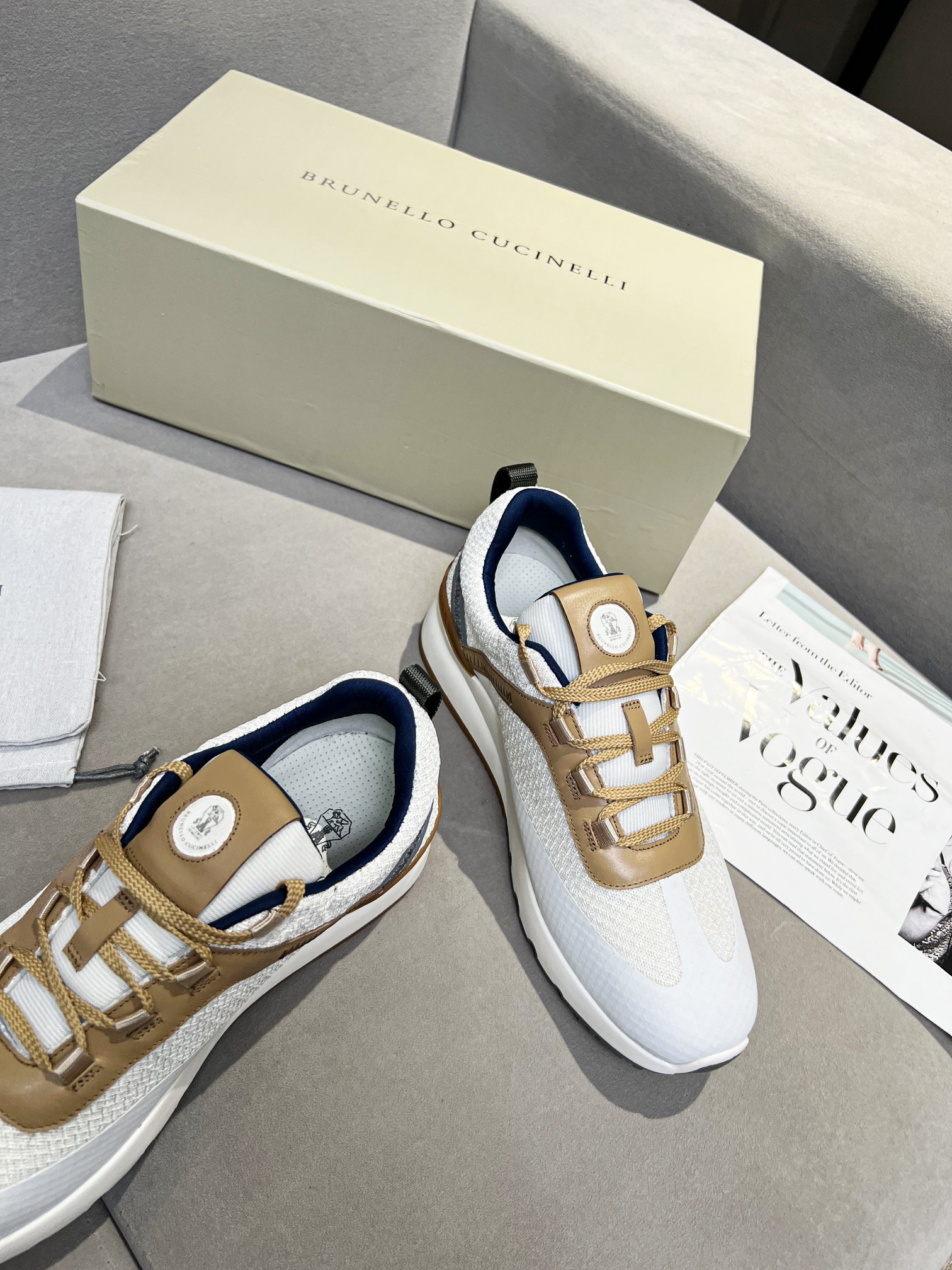 Precio de fábrica La inspiración clásica de BrunelloCucinelli en los Louboutin define la elegancia m