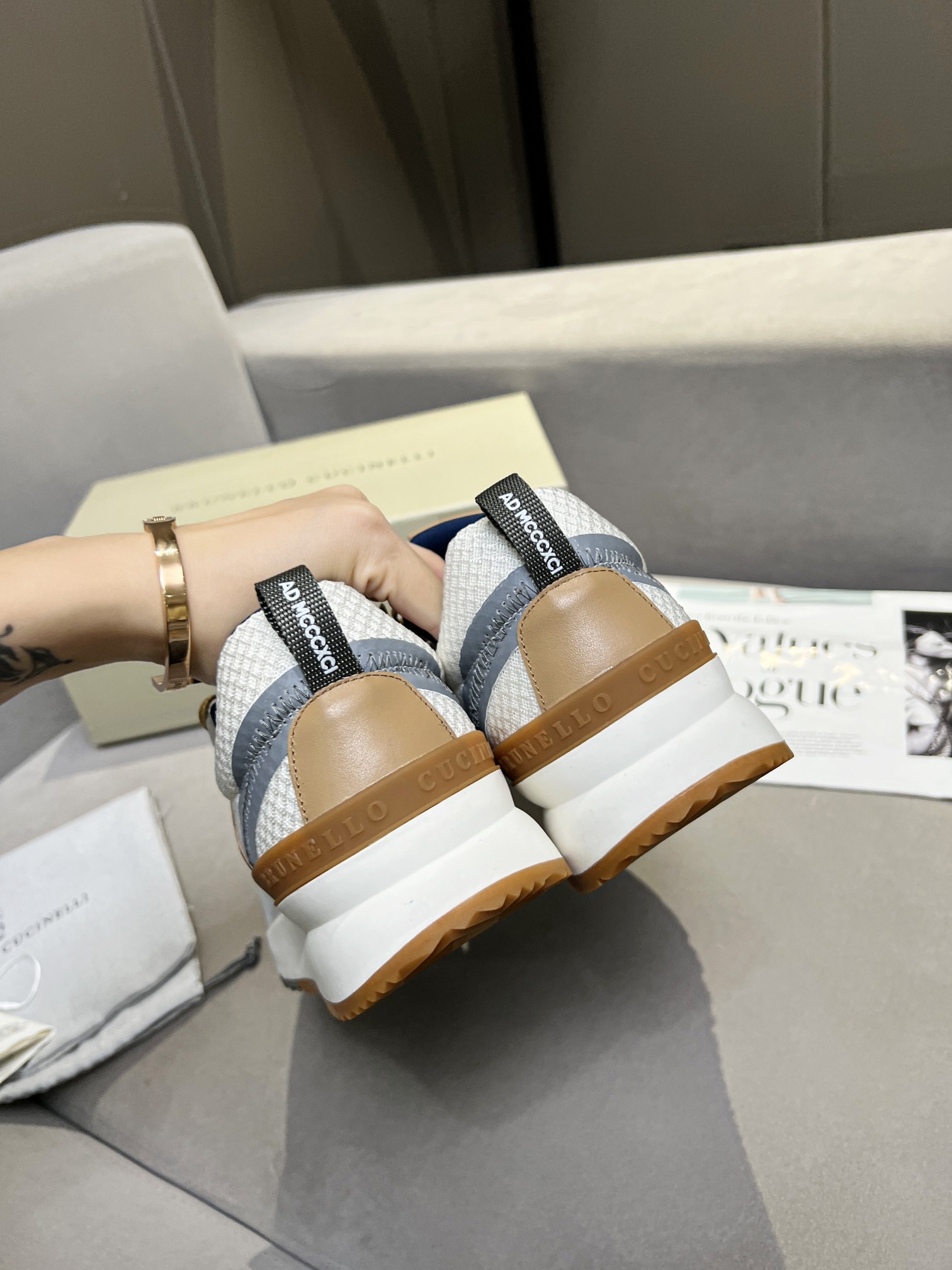 Precio de fábrica La inspiración clásica de BrunelloCucinelli en los Louboutin define la elegancia m