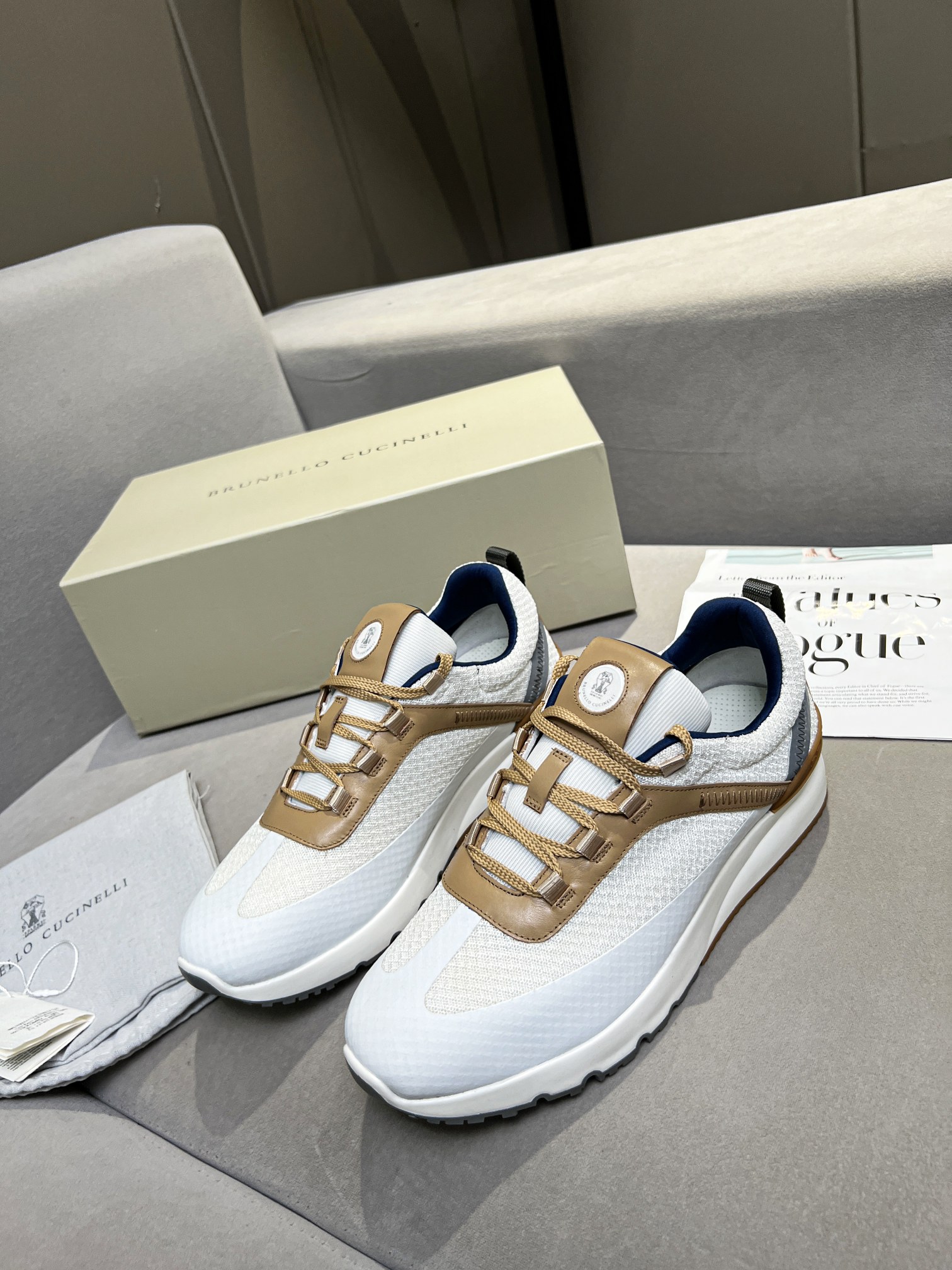 Precio de fábrica La inspiración clásica de BrunelloCucinelli en los Louboutin define la elegancia m