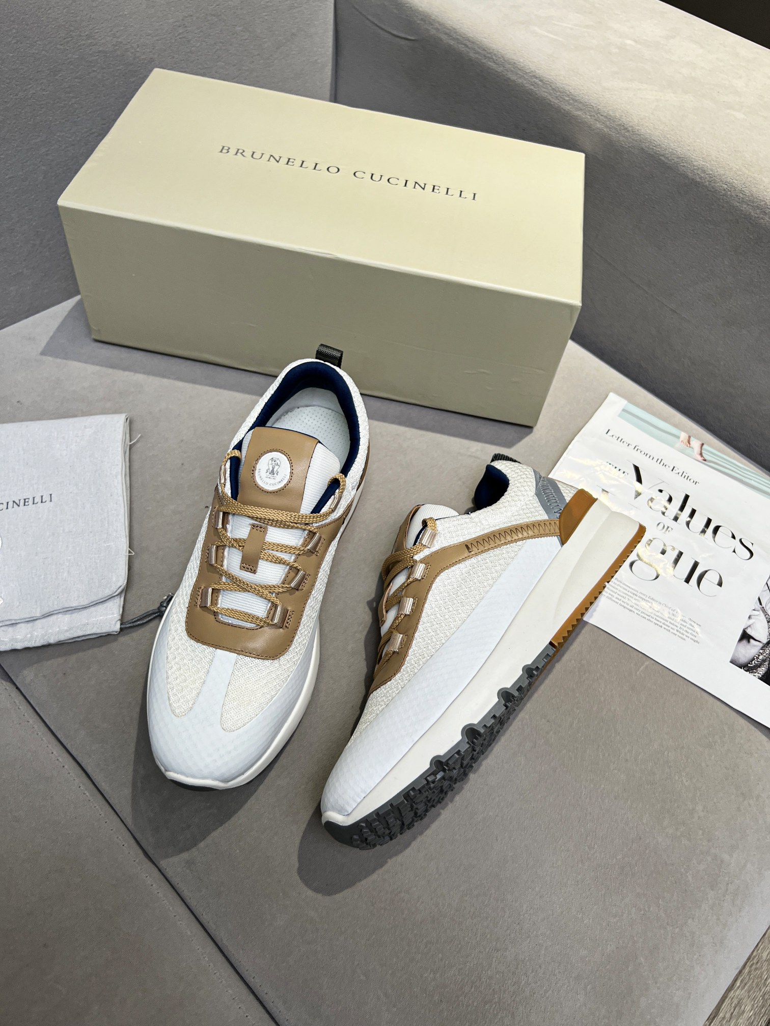 Precio de fábrica La inspiración clásica de BrunelloCucinelli en los Louboutin define la elegancia m
