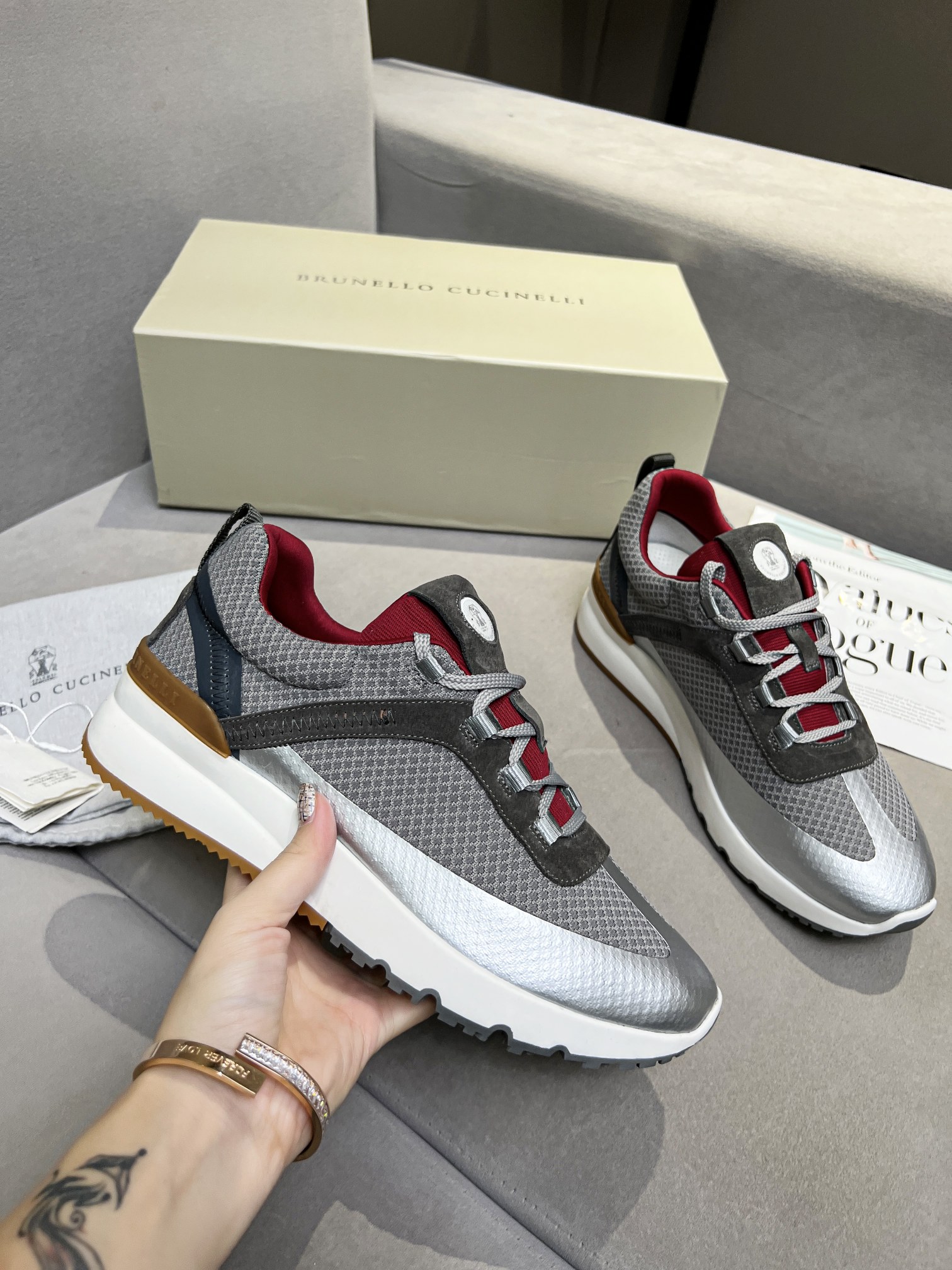 Precio de fábrica La inspiración clásica de BrunelloCucinelli en los Louboutin define la elegancia m