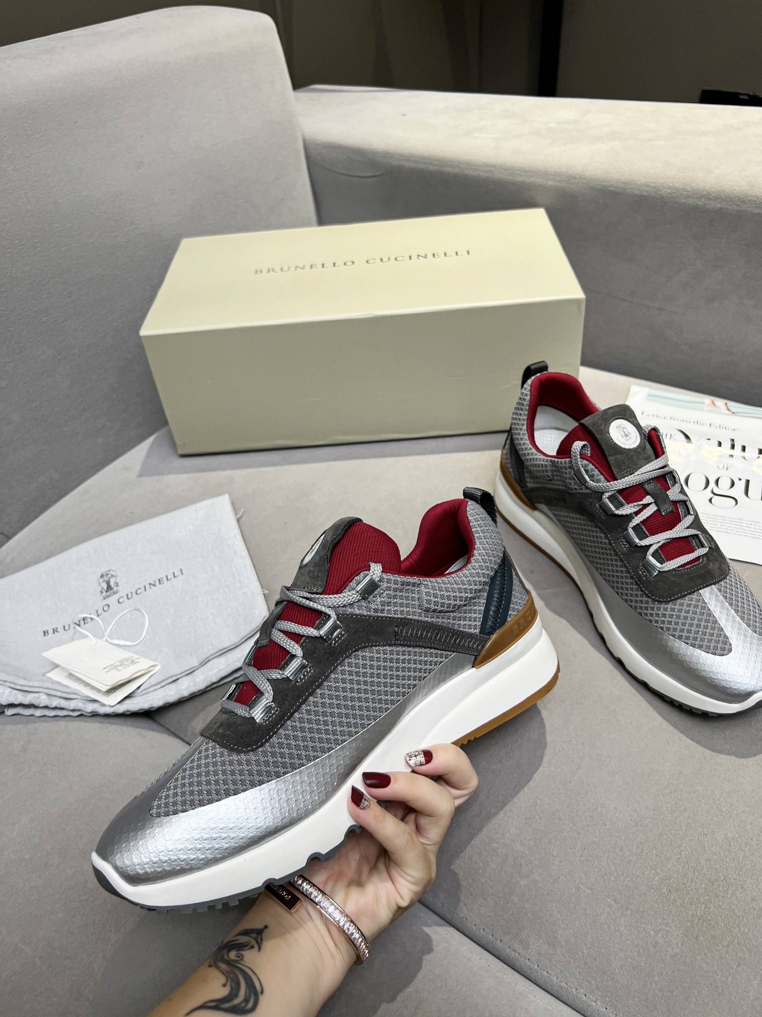 Precio de fábrica La inspiración clásica de BrunelloCucinelli en los Louboutin define la elegancia m