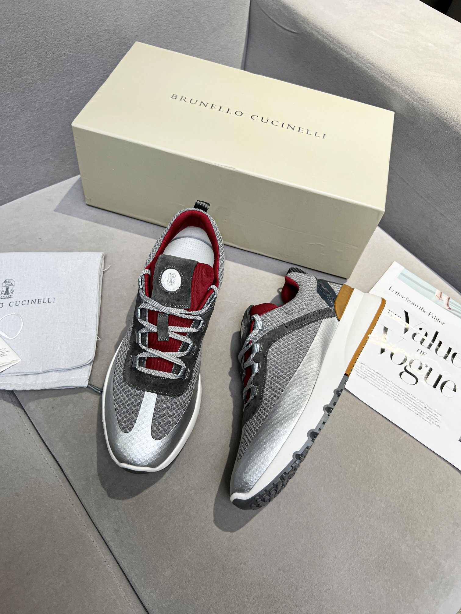 Precio de fábrica La inspiración clásica de BrunelloCucinelli en los Louboutin define la elegancia m