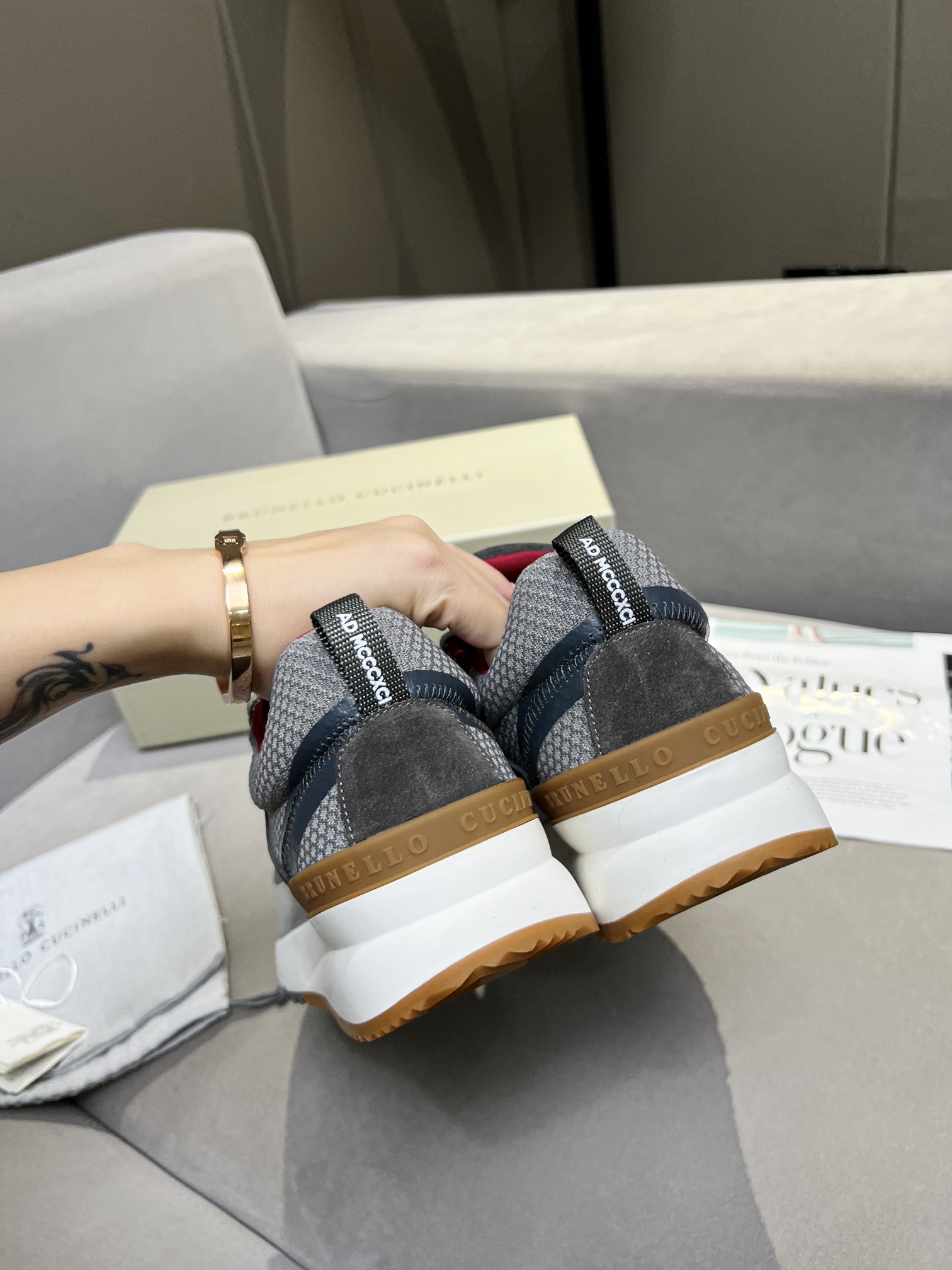 Precio de fábrica La inspiración clásica de BrunelloCucinelli en los Louboutin define la elegancia m