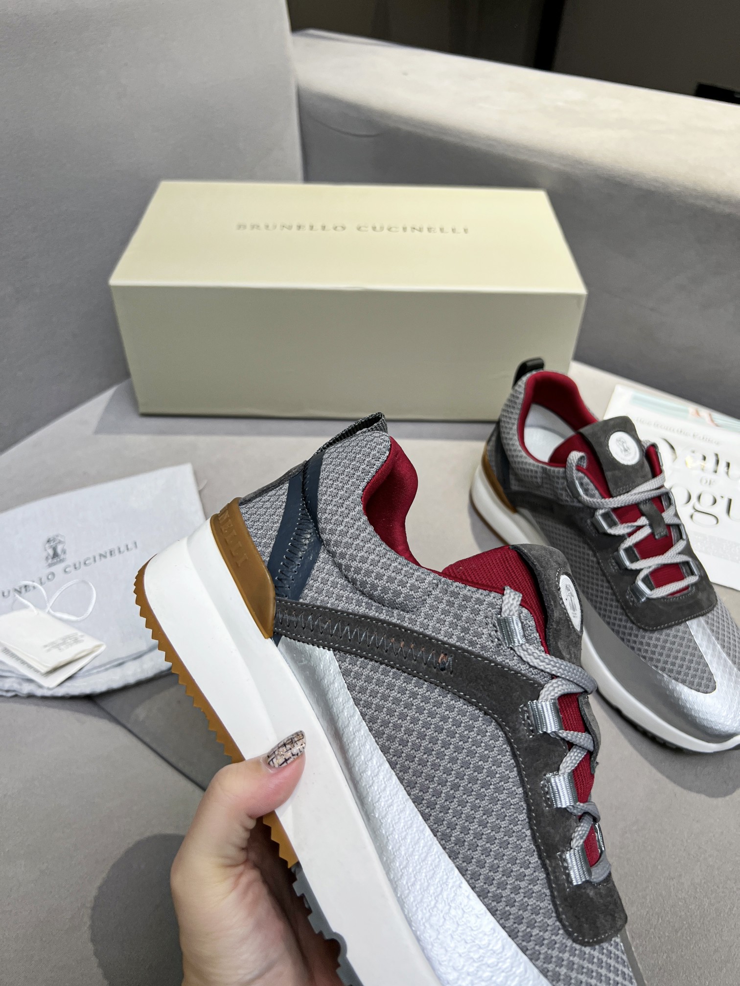Precio de fábrica La inspiración clásica de BrunelloCucinelli en los Louboutin define la elegancia m