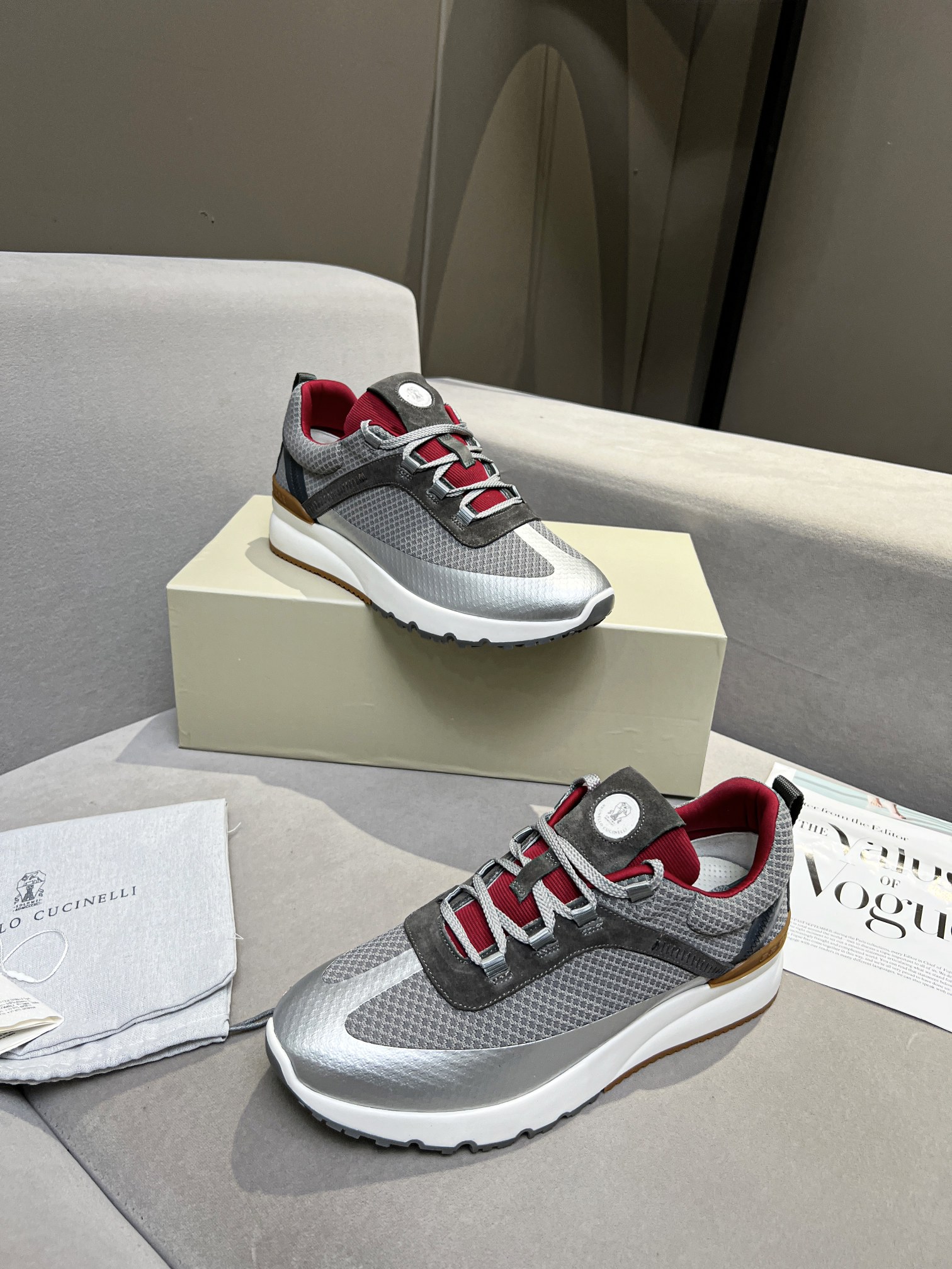 Precio de fábrica La inspiración clásica de BrunelloCucinelli en los Louboutin define la elegancia m