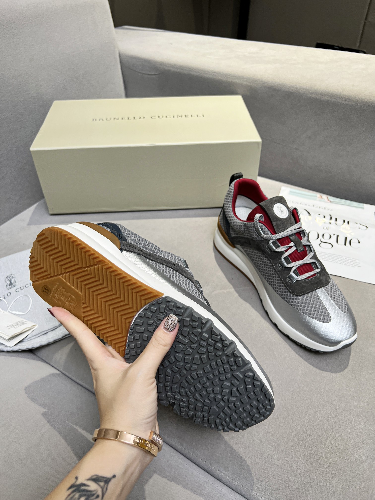 Precio de fábrica La inspiración clásica de BrunelloCucinelli en los Louboutin define la elegancia m