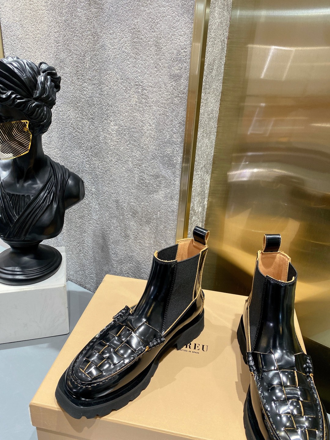 Trendy Chelsea Boots with Knitting and Square Elements, Original Cow Skin. - 图片 2