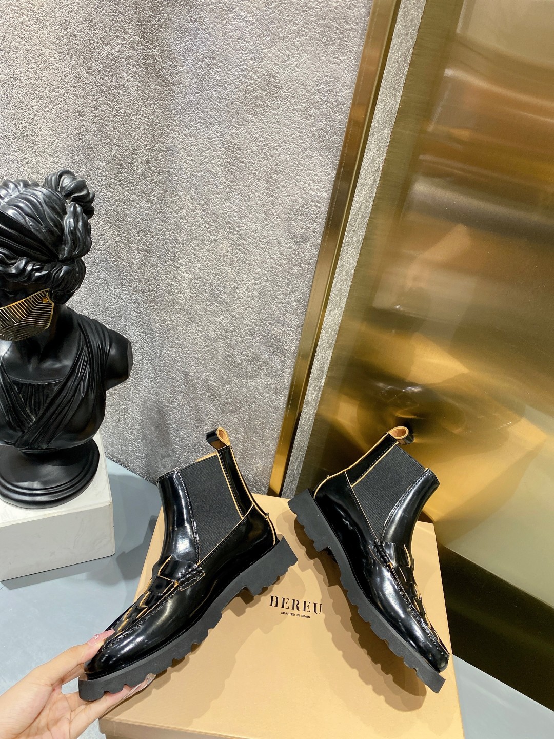 Trendy Chelsea Boots with Knitting and Square Elements, Original Cow Skin. - 图片 4