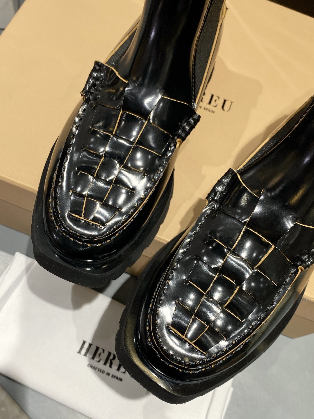Trendy Chelsea Boots with Knitting and Square Elements, Original Cow Skin. - 图片 6