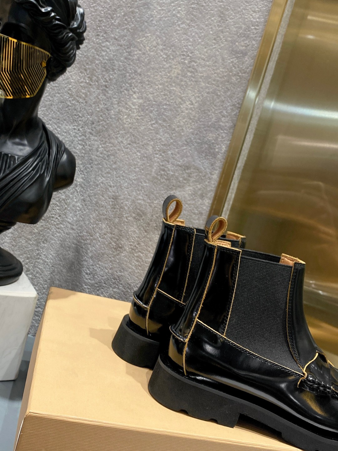Trendy Chelsea Boots with Knitting and Square Elements, Original Cow Skin. - 图片 7