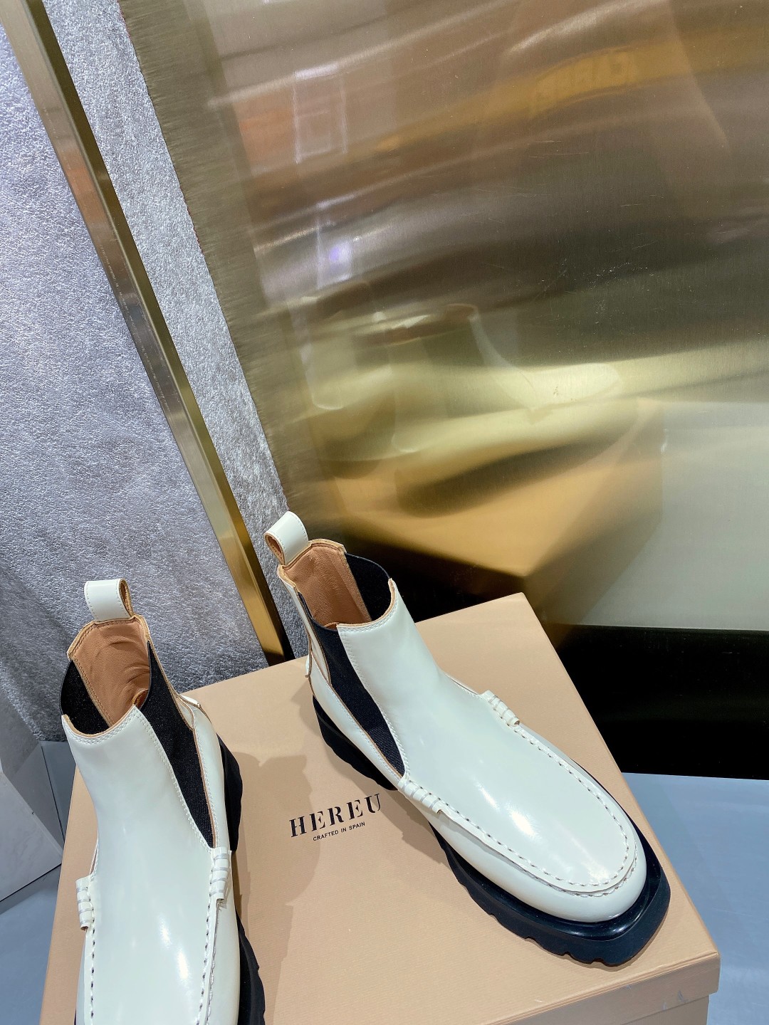 Stylish Chelsea Boots with Knitting and Square Elements for Fall and Winter - 图片 2