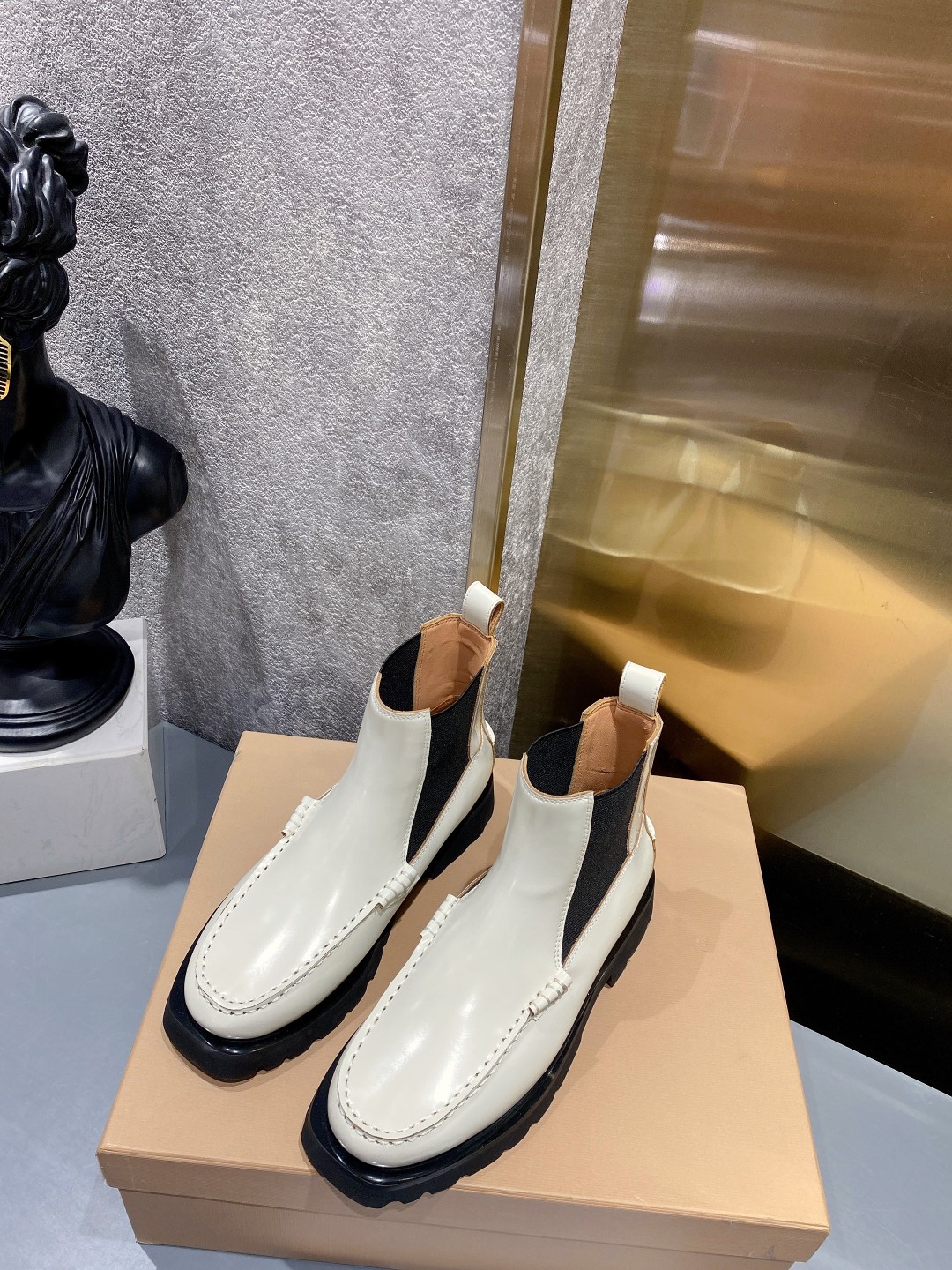 Stylish Chelsea Boots with Knitting and Square Elements for Fall and Winter - 图片 3