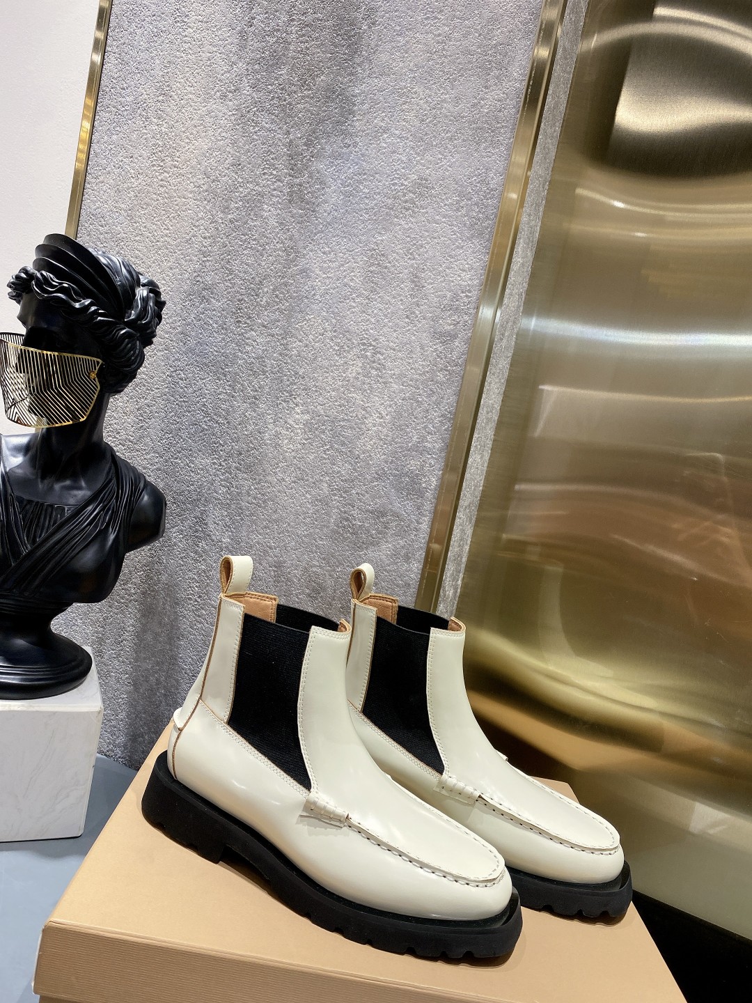 Stylish Chelsea Boots with Knitting and Square Elements for Fall and Winter - 图片 4