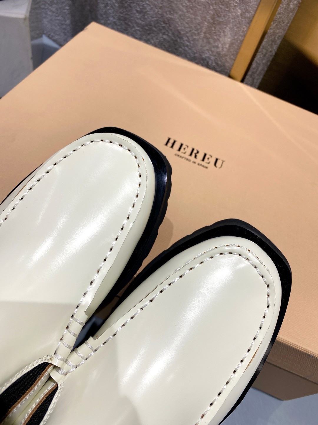 Stylish Chelsea Boots with Knitting and Square Elements for Fall and Winter - 图片 6