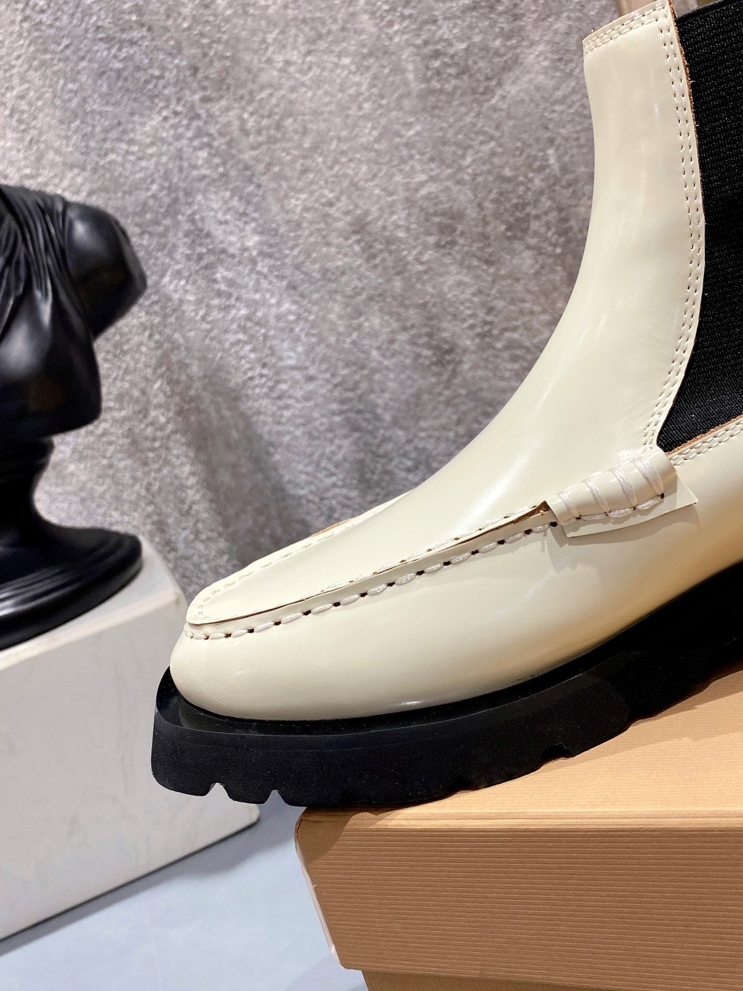 Stylish Chelsea Boots with Knitting and Square Elements for Fall and Winter - 图片 7