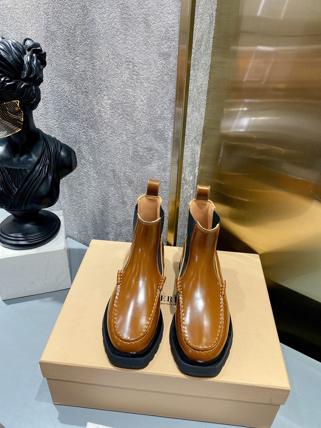 Stylish Chelsea Boots: Knit and Square Elements, Original Cow Skin, Rubber Base