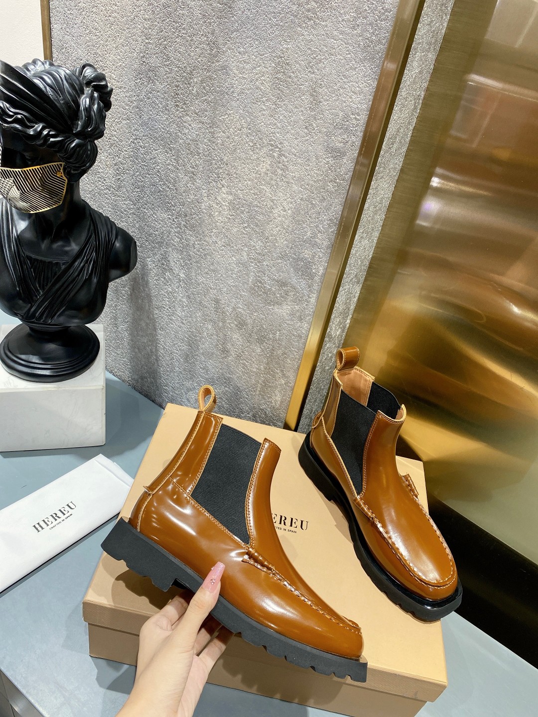 Stylish Chelsea Boots: Knit and Square Elements, Original Cow Skin, Rubber Base - 图片 2