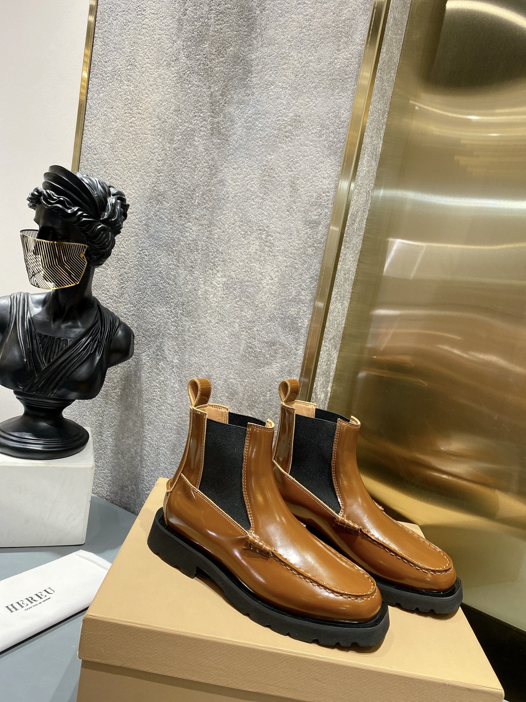 Stylish Chelsea Boots: Knit and Square Elements, Original Cow Skin, Rubber Base - 图片 3