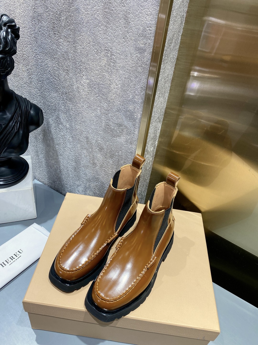 Stylish Chelsea Boots: Knit and Square Elements, Original Cow Skin, Rubber Base - 图片 4