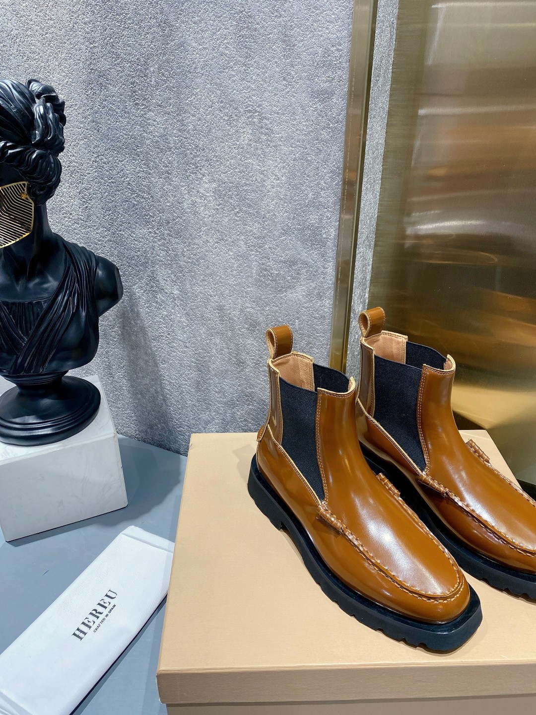 Stylish Chelsea Boots: Knit and Square Elements, Original Cow Skin, Rubber Base - 图片 5