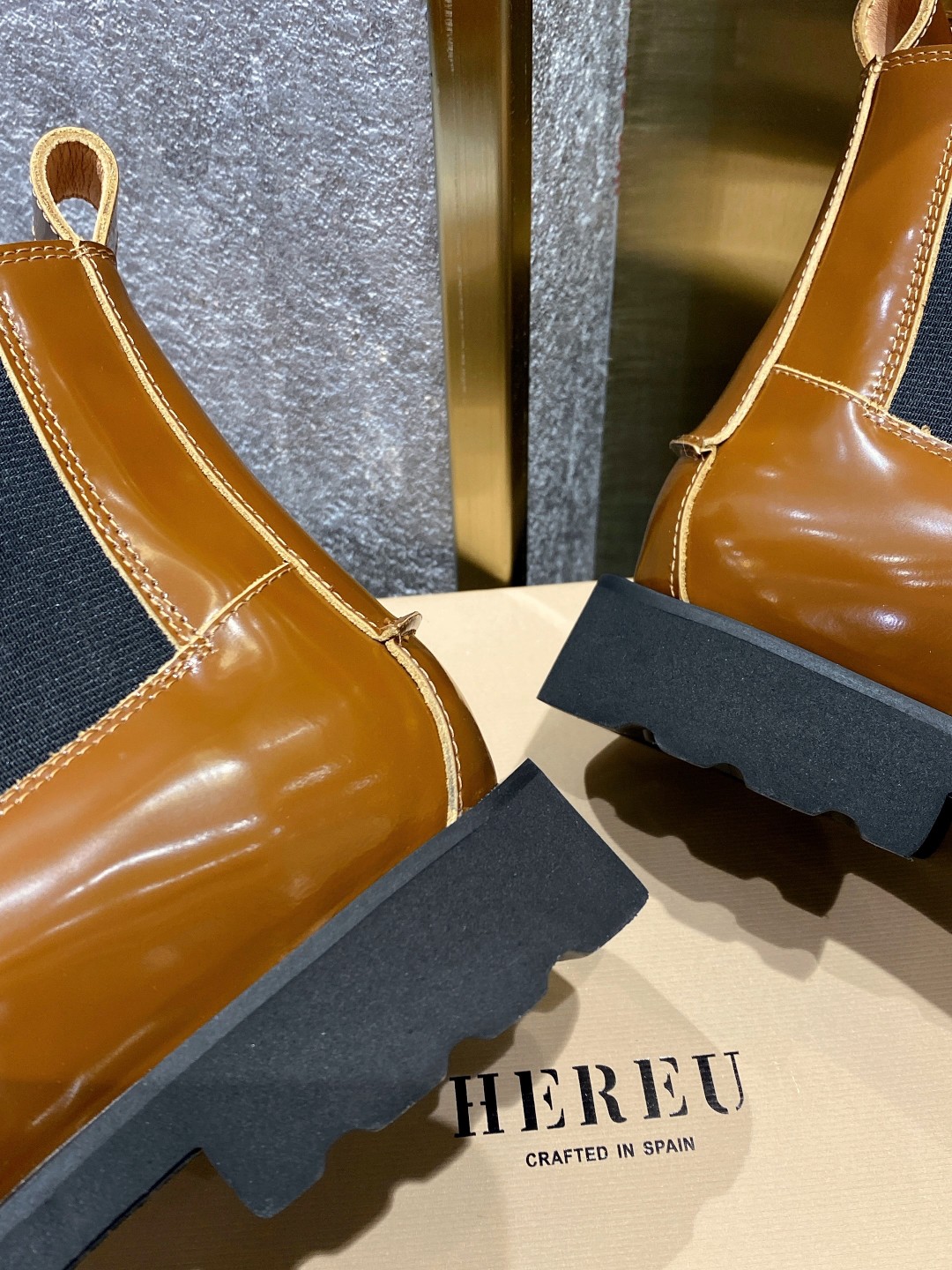 Stylish Chelsea Boots: Knit and Square Elements, Original Cow Skin, Rubber Base - 图片 9