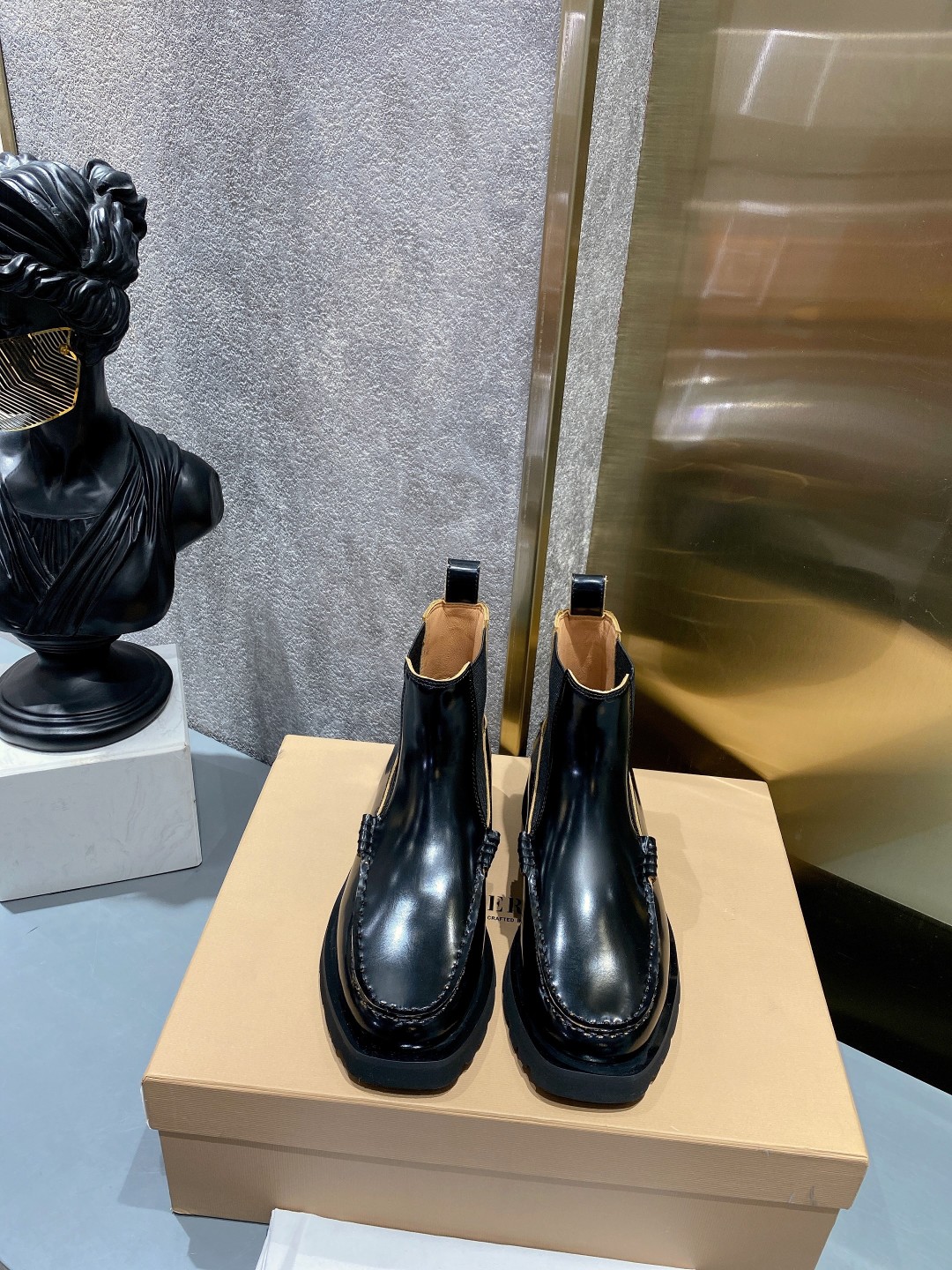 Stylish Chelsea Boots with Knitting and Square Elements for Fall/Winter Fashion