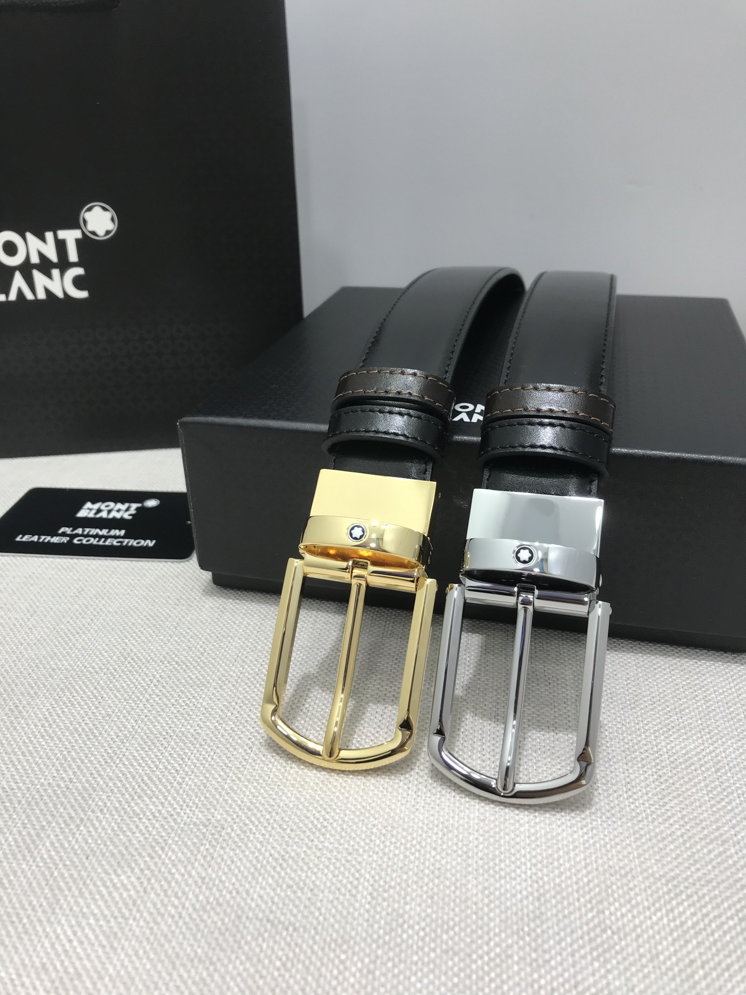 🔴 【品牌】万宝龙 🔴 【描述】双面原版皮，这款饰有带扣的腰带配以水牛皮衬里，覆以Monogram 牛皮