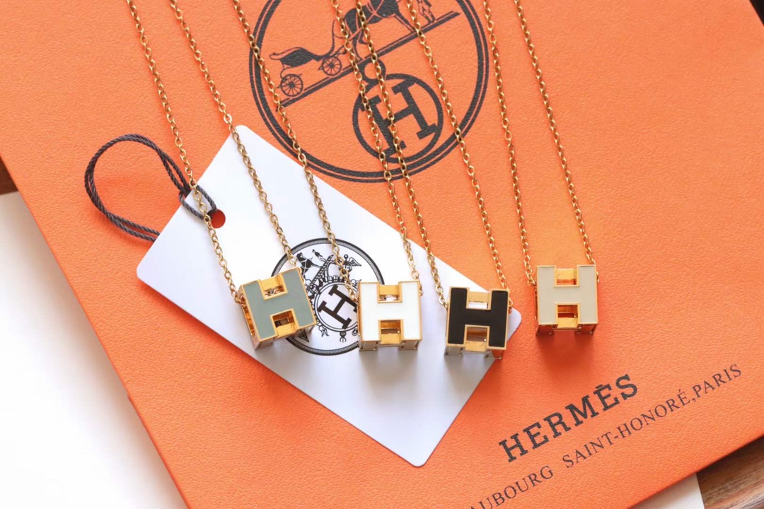 Hermes Jewelry Necklaces & Pendants Black Elephant Grey Milk Tea Color White Yellow Brass