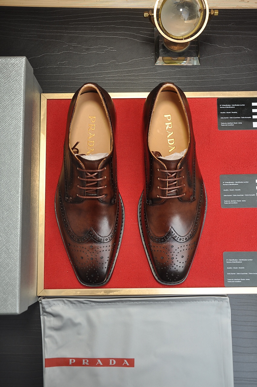 J5  Prada 普拉达 高端牛皮内里最新真皮商务西装鞋官网同步上市,意大利进口 头层牛皮一比一重金打造,官网1:1橡胶大底.穿着百搭,高档不失档,彩色搭配气度不凡.此款四季款,穿在脚上魅力四射尽显大牌气质.标准码38-4545定做