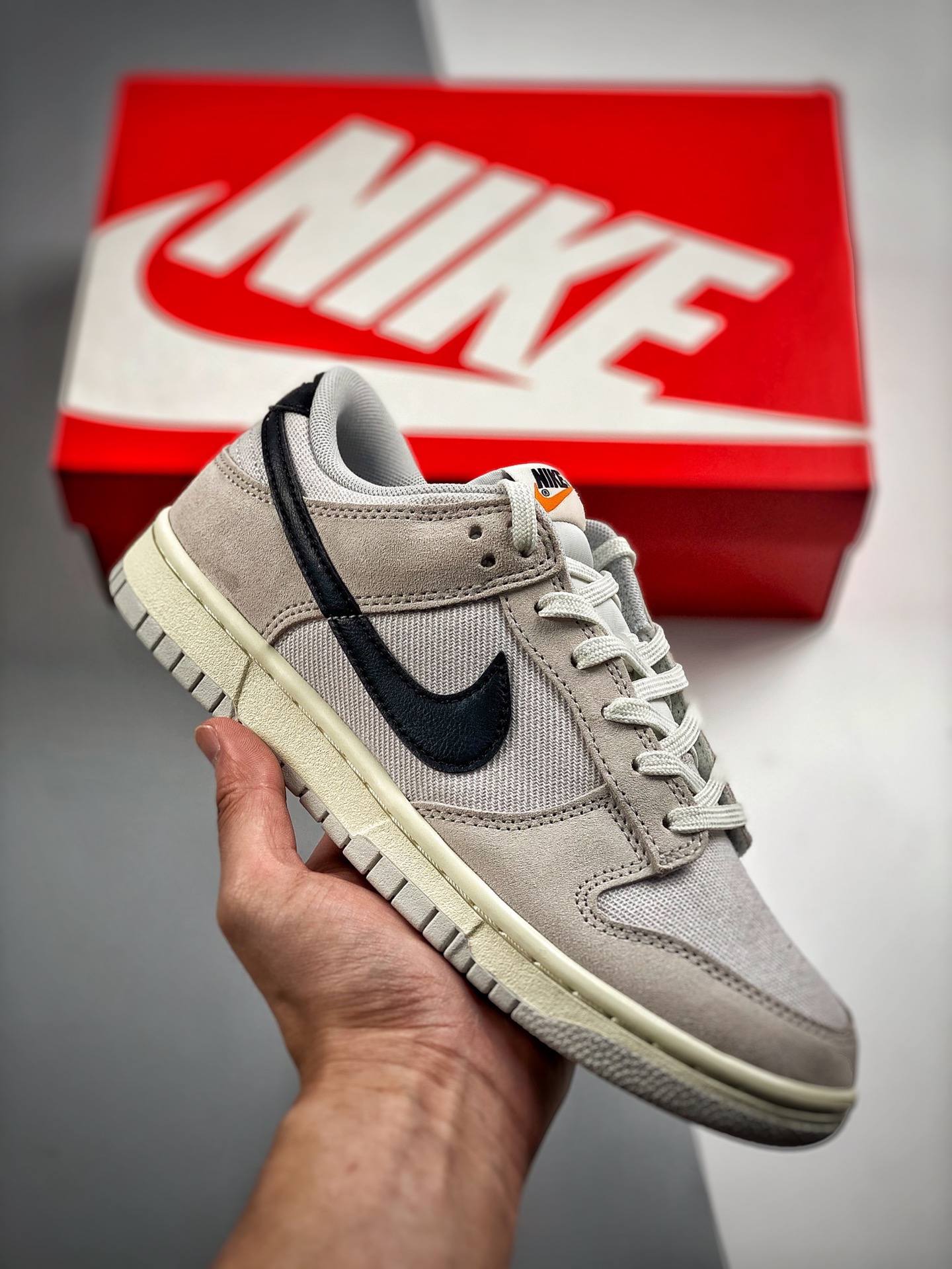-5 Nk Dunk SB Low 尘光子 大厂纯原出品 实拍首发 原装头层材料 独家版型蒸餾加工帶來的是更好的视觉和脚感体验大厂纯原品质出货 清洁度 电绣工艺 皮料切割干净无任何毛边 细节完美 货号：DO9776-001 尺码：36 3…