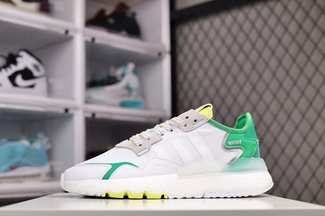 H0 Adidas Nite Jogger 2022 Boos 三叶草 联名夜行者 复古跑鞋原厂材料 原厂大底 私家独模 网布搭配麂皮拼接打造鞋面 极具复古风格鞋头及鞋跟点缀3M反光设计极为亮眼中底采用全掌 Boost 科技，厚度相当可观，脚感极佳