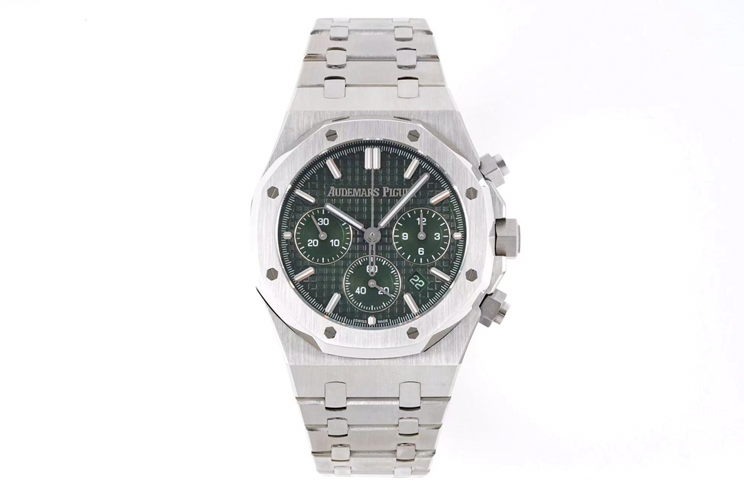 NO:586297,BF's new product AP/Audemars Piguet Royal Oak Series 26331OR chronograph uses the same chronograph movement as the original (6-digit small seconds). The 316 stainless steel case has been brushed and partially polished to show a unique and tough temperament. The rough and atmospheric 41mm dial is full of power and super luminous display, which can read the time in any environment., audemars19860909BF新品 AP/爱彼 皇家橡树系列26331OR计时码表,采用同正品一致（6字位小秒）计时机芯,316精钢表壳通过拉丝和部分抛光打磨处理之后,展现出精致而硬气的独特气质,粗犷大气的41mm表盘,劲道十足,超强夜光显示,可以在任何环境下读取时间,,audemars,Watch