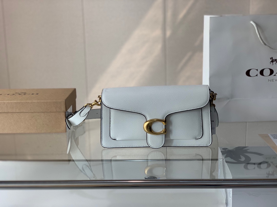 J0 配礼盒 COACH / Coach 蔻驰 Tabby 酒神包不仅实用百搭，价格也非常美丽 两根肩带 可肩背，也可拆卸，这个也是蛮吸引人很有特色。个人真的很爱这种简约本身自重比较轻，但又能放很多东西，已经完全够用了~这款非常好搭，一背就能走，实用性极强，容量也够大，很能装东西，爱疯27