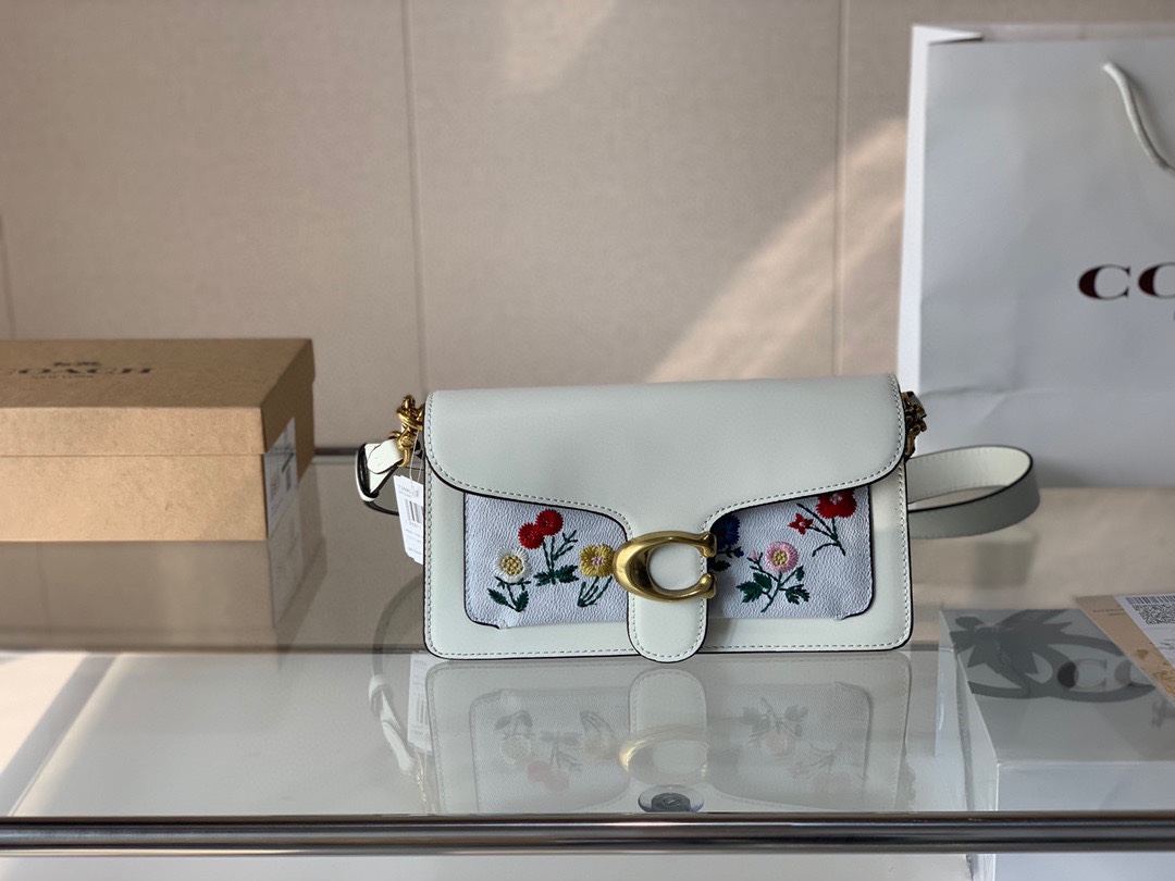 J5 礼盒包装 size：25*15cm刺绣  Coach 蔻驰 酒神tabby 配置双肩带 3D原单品质