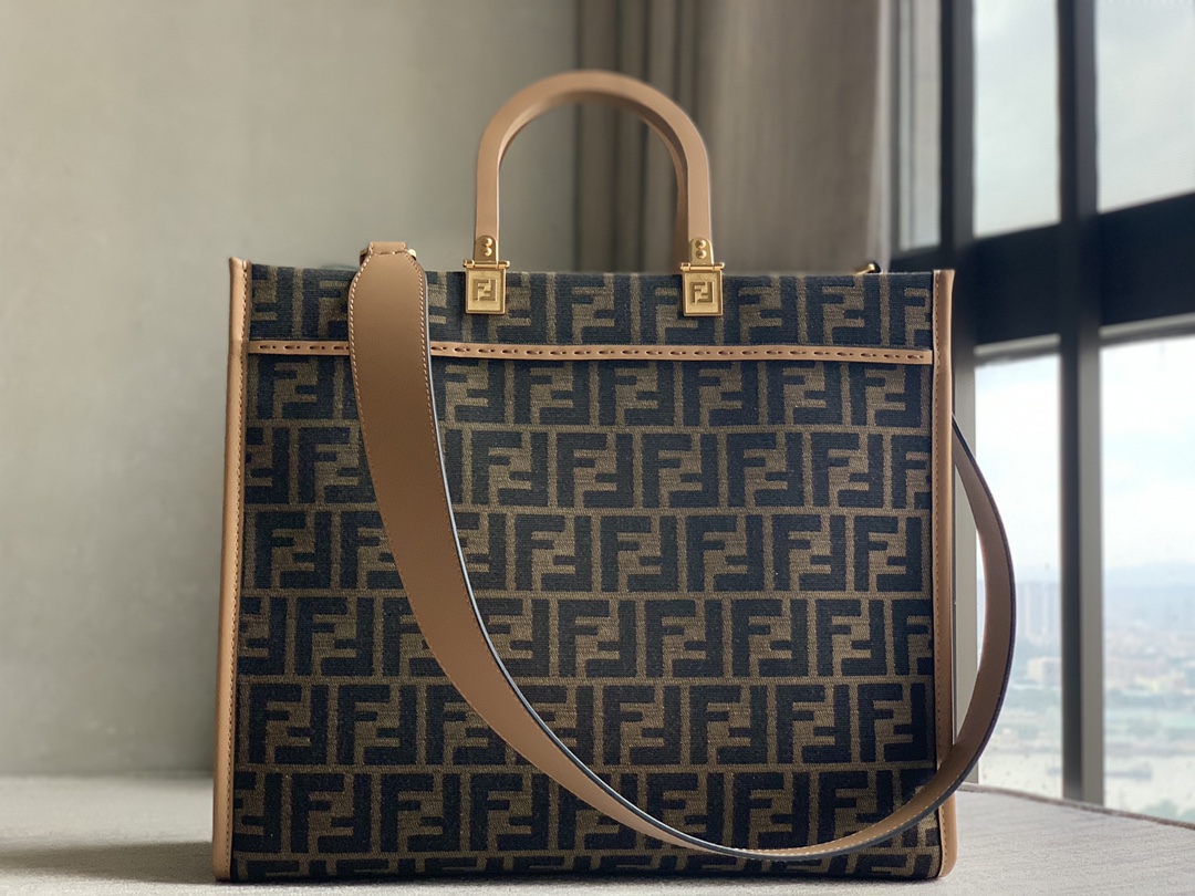 24 God Edition Sunshine fabric tote bag, printed with brown FF jacquard pattern and light brown leather FENDI ROMA words, with hard leather handl
