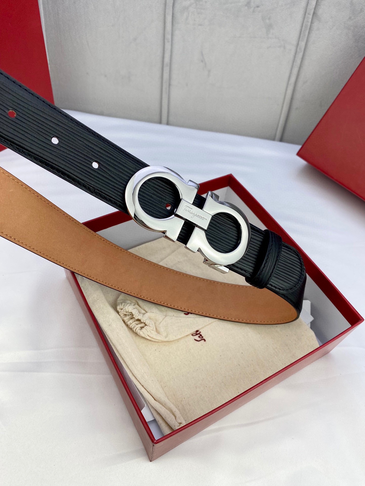 Ferragamo Style Leather Men's Belts style reference detail image 3 from source 731703