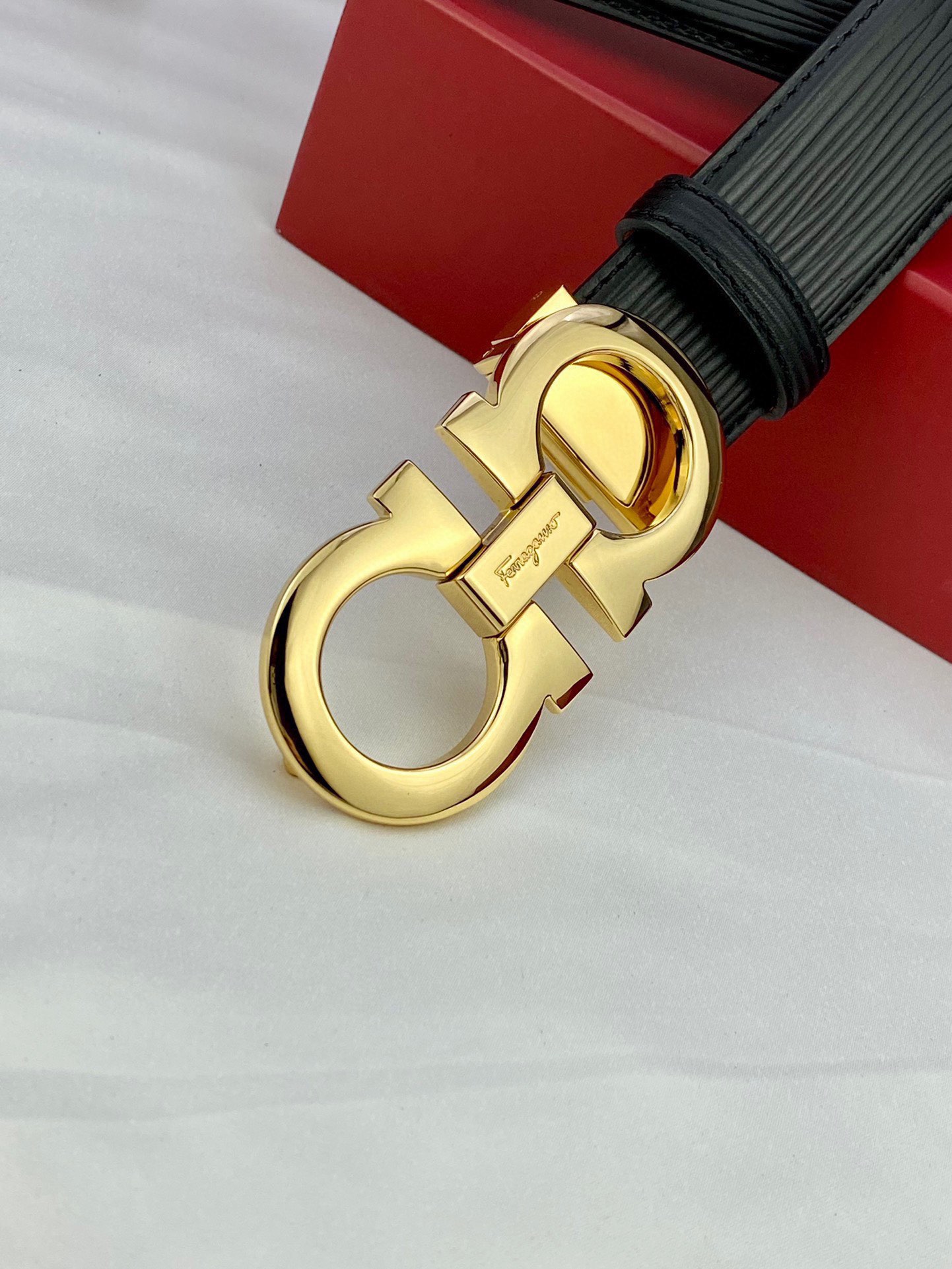 Ferragamo Style Leather Men's Belts style reference detail image 8 from source 731703