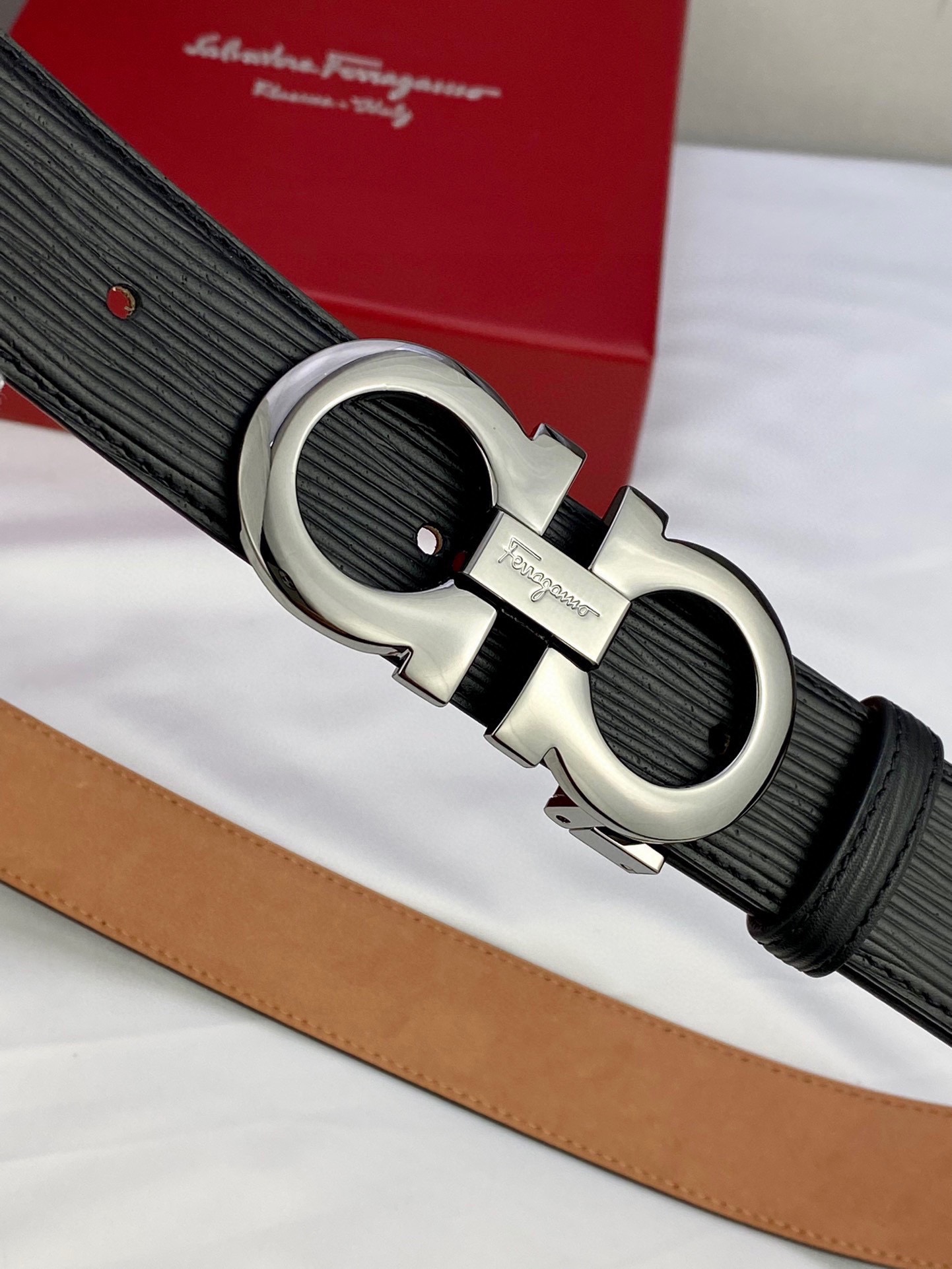 Ferragamo Style Leather Men's Belts style reference detail image 6 from source 731703