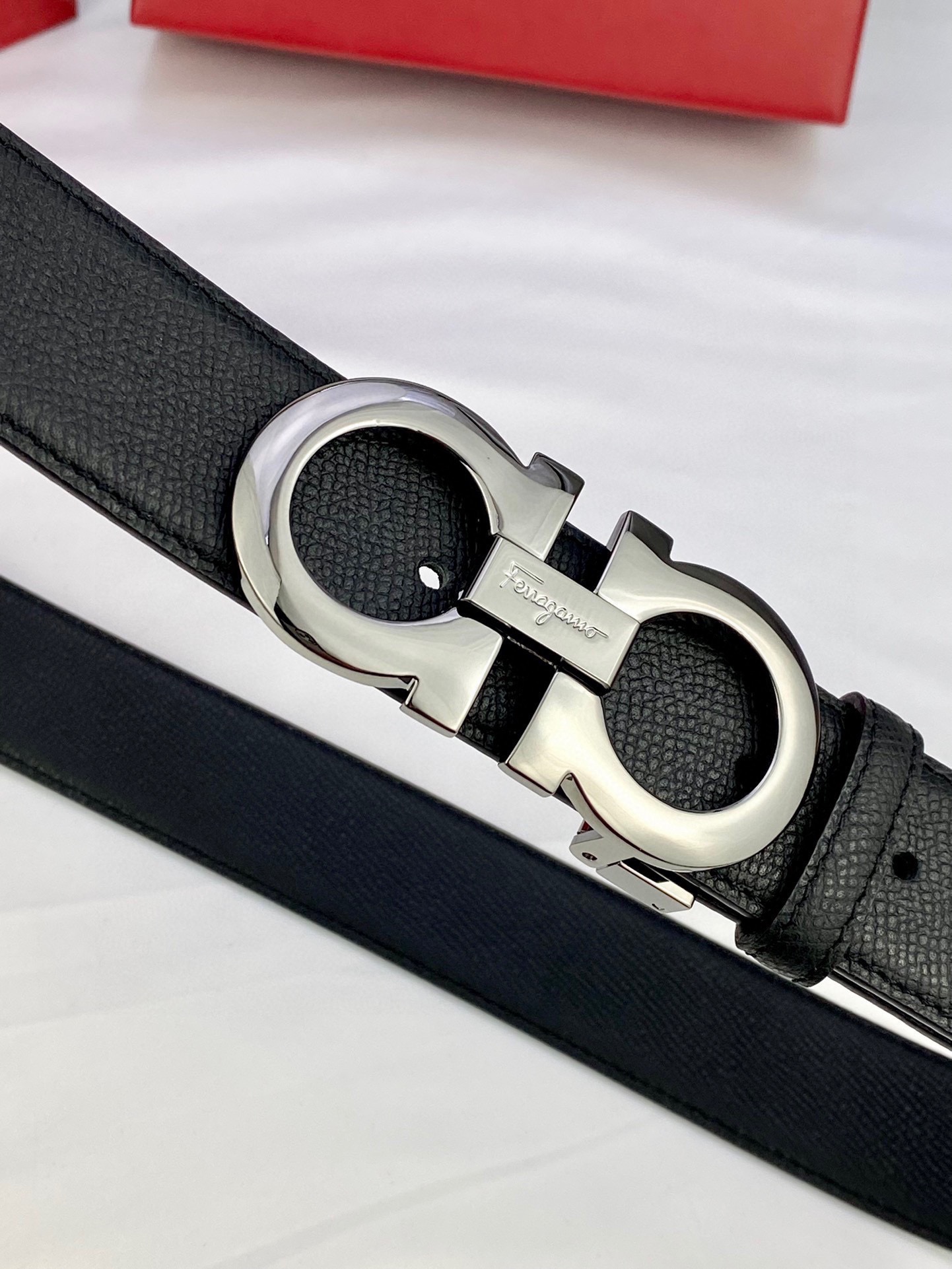 Ferragamo Style Leather Men's Belts style reference detail image 4 from source 731705