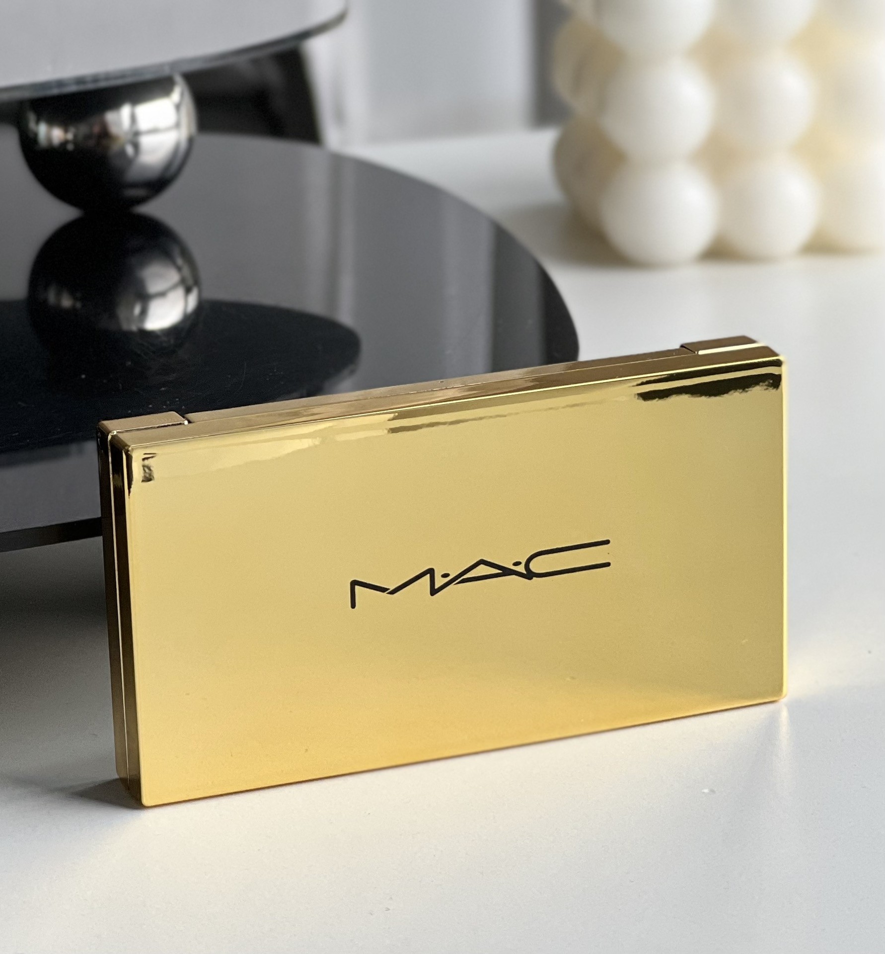 70💰MAC小金盒修容高光双色盘7g

修容届天花板❗ MAC终于想通了😱王炸新品小金盒omega鼻影➕生姜高光两大顶流单品二合一