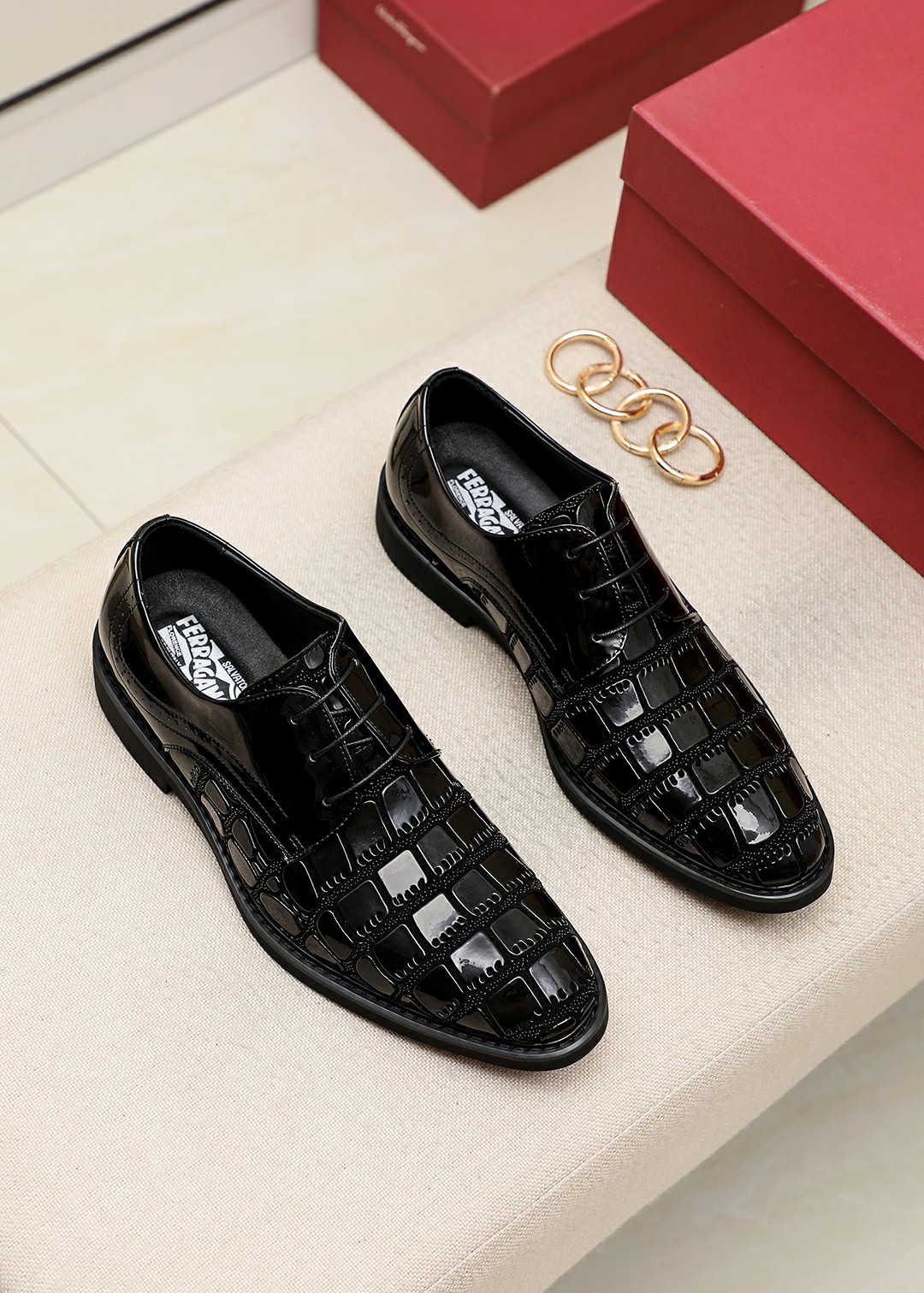 J0 菲拉格慕官网爆款休闲商务皮鞋原版一比一复刻，….那种沉稳内涵儒雅的品味….无法言喻的开启时尚鞋履的旅程从容应对各种场合大牌的气势不言而明上脚舒适大气鞋面采用开边珠牛皮配原版材料，吸汗牛皮内里，牛皮垫脚。时尚必备