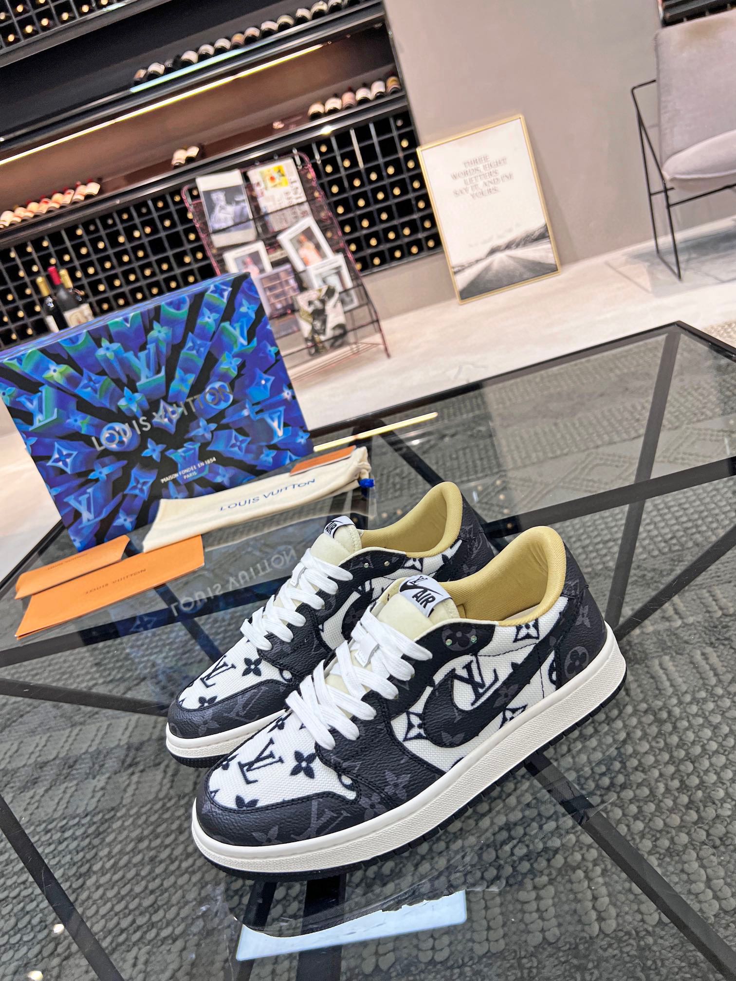 I5 , LV运动板鞋专柜同步，鞋面进口原版料，进口透气网布内里，鞋底：原厂特供原版底，成型底超级舒适，38-44码