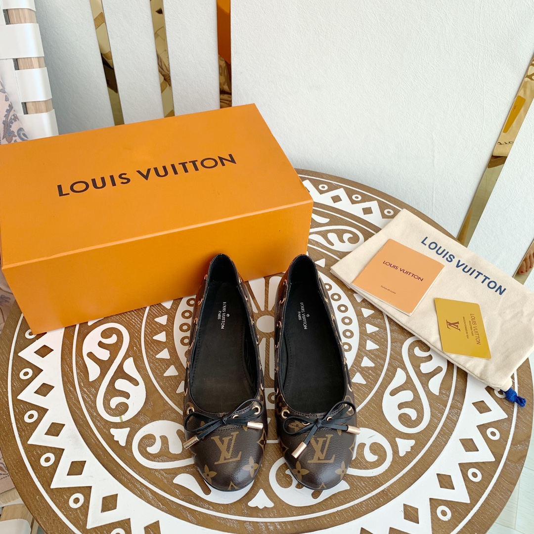 LOUIS VUITTON Mary Jane Shoes Simple and Stylish - Premium Version