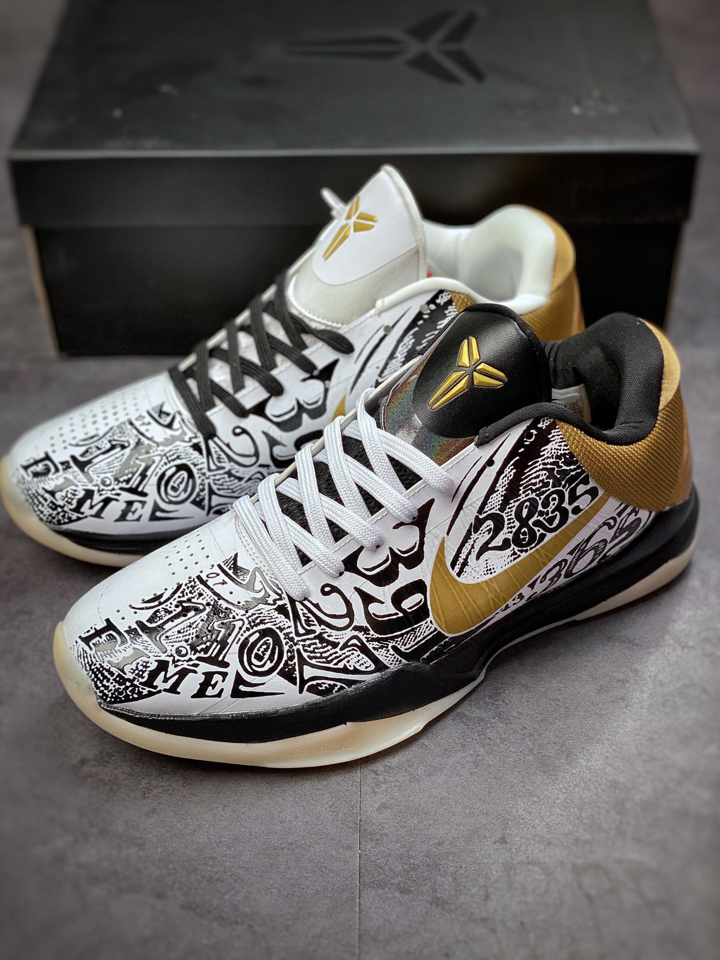 Nike Zoom Kobe ZK5 Kobe Bryant 5th generation re-engraved actual combat sports low-top cultural basketball shoes CT8014-100